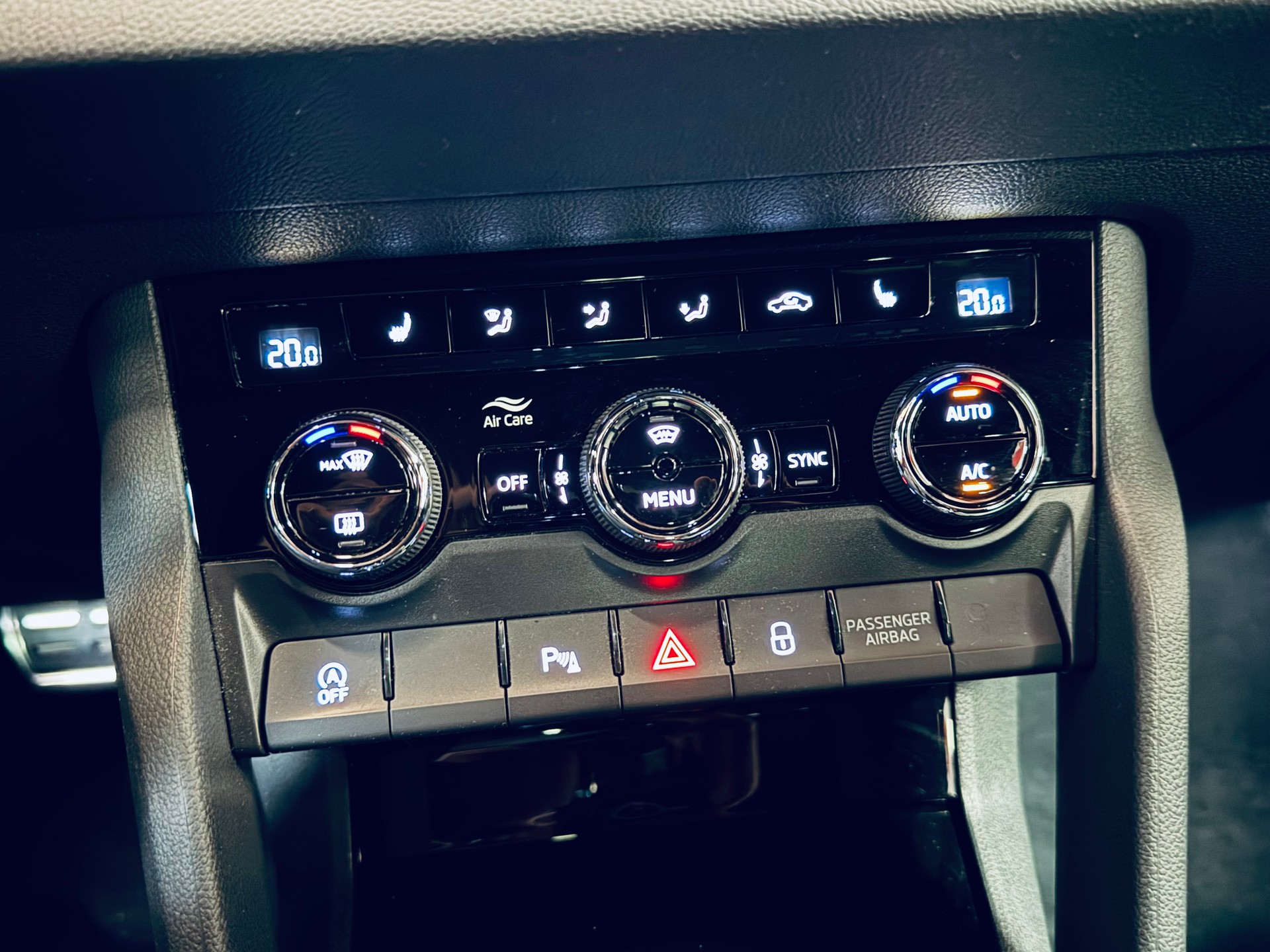 SKODA Karoq 2.0 TSI SportLine 4x4 DSG-image-24