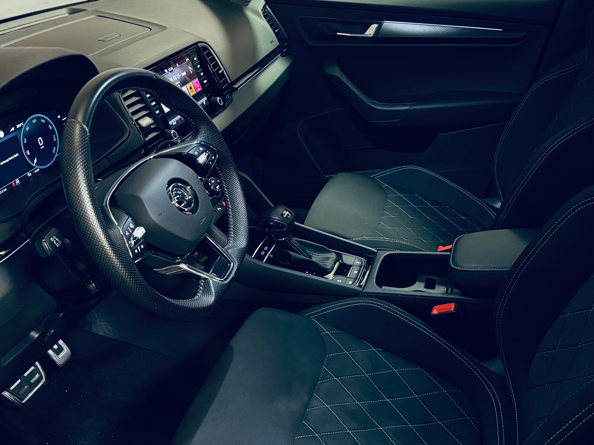 SKODA Karoq 2.0 TSI SportLine 4x4 DSG-image-13