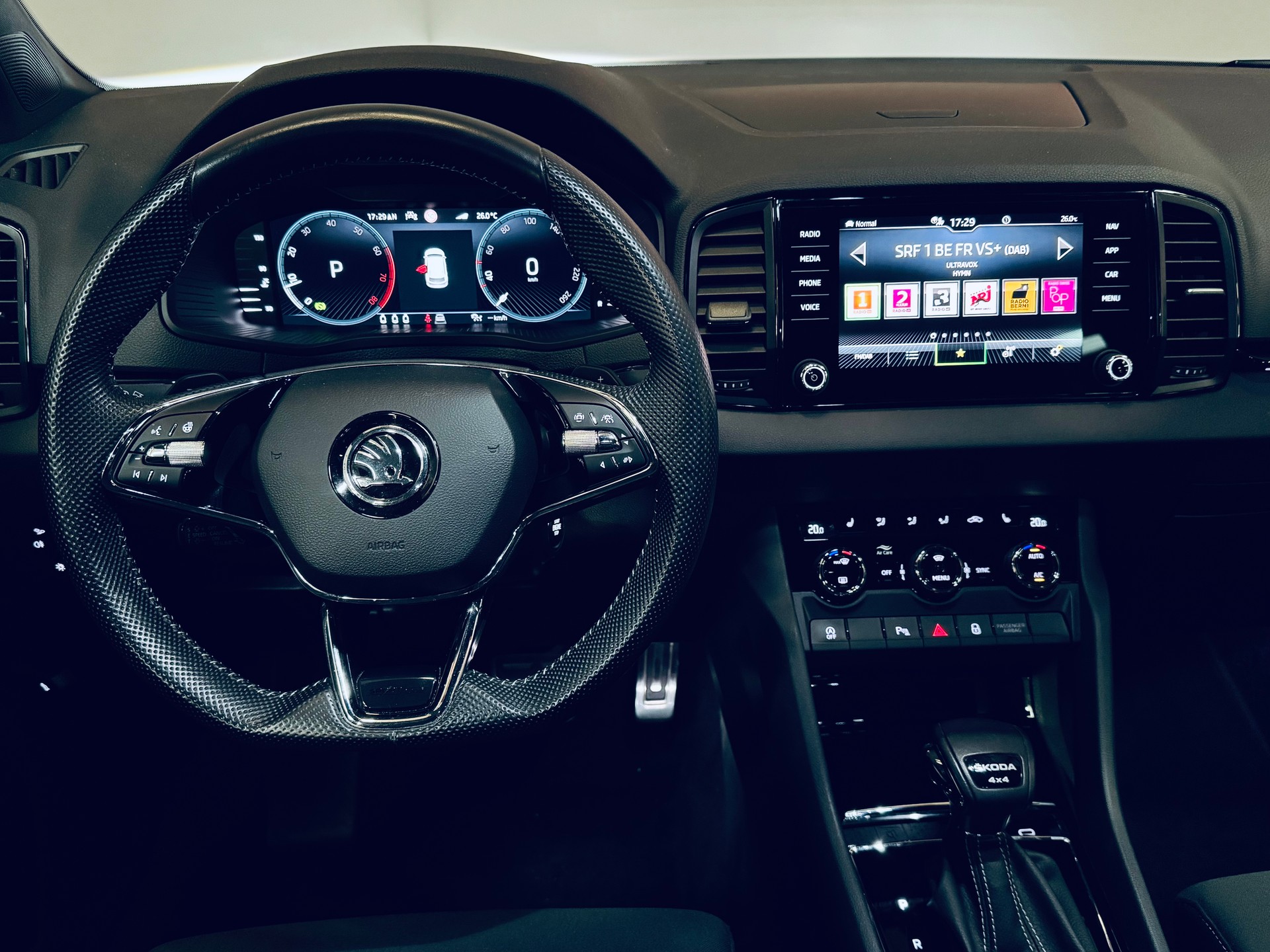 SKODA Karoq 2.0 TSI SportLine 4x4 DSG-image-16