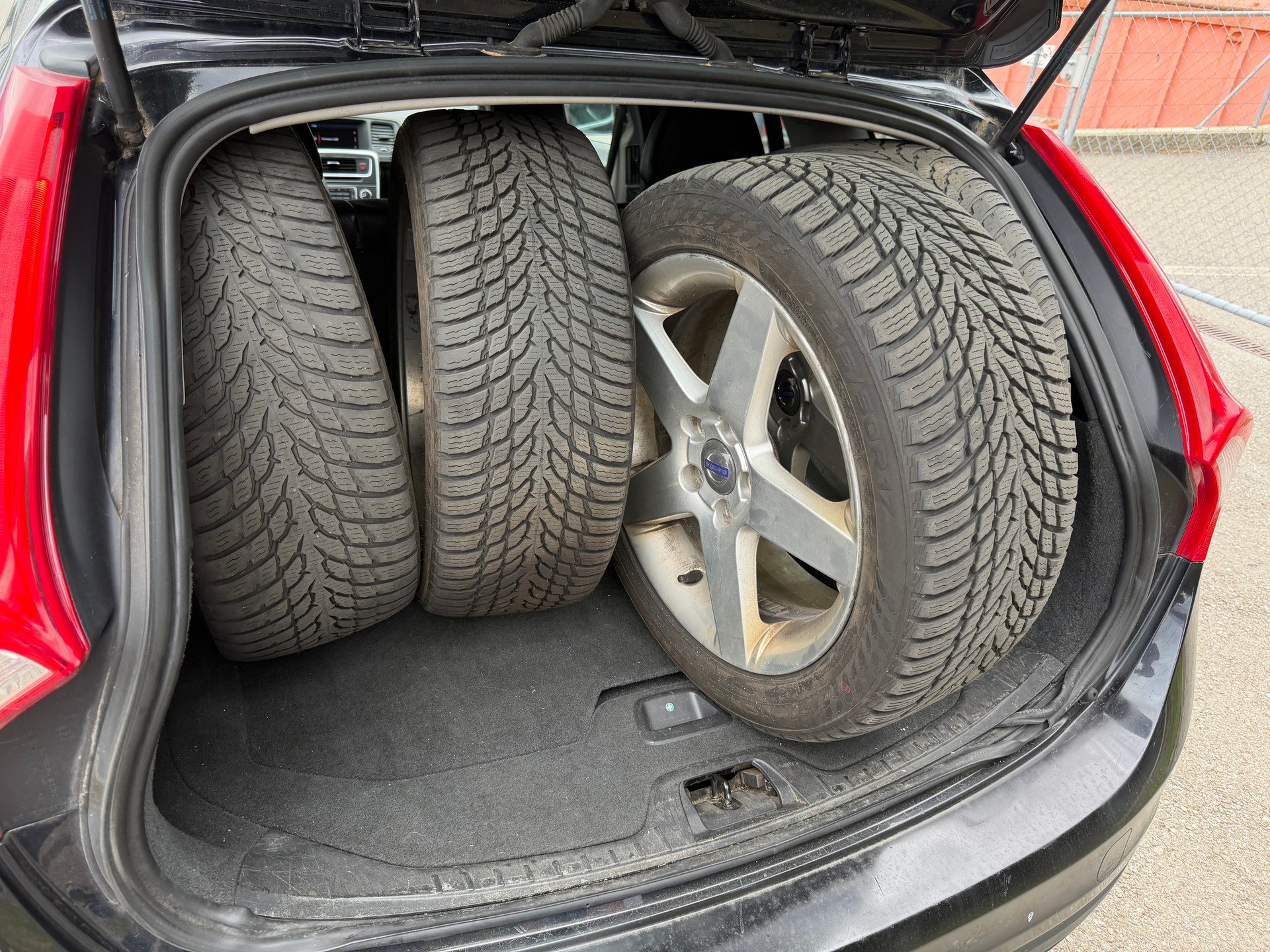 VOLVO V60 D5 AWD Momentum Geartronic-image-7