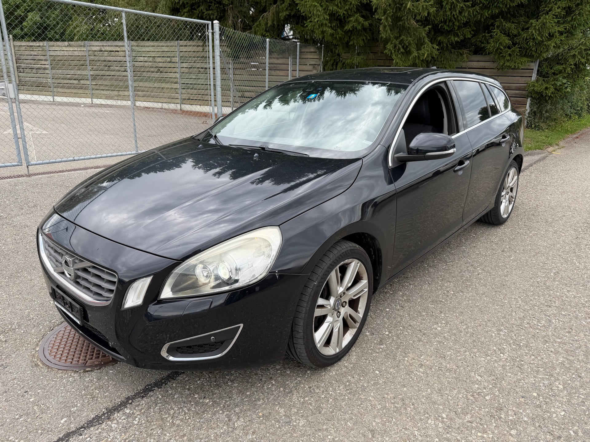 VOLVO V60 D5 AWD Momentum Geartronic-image-0