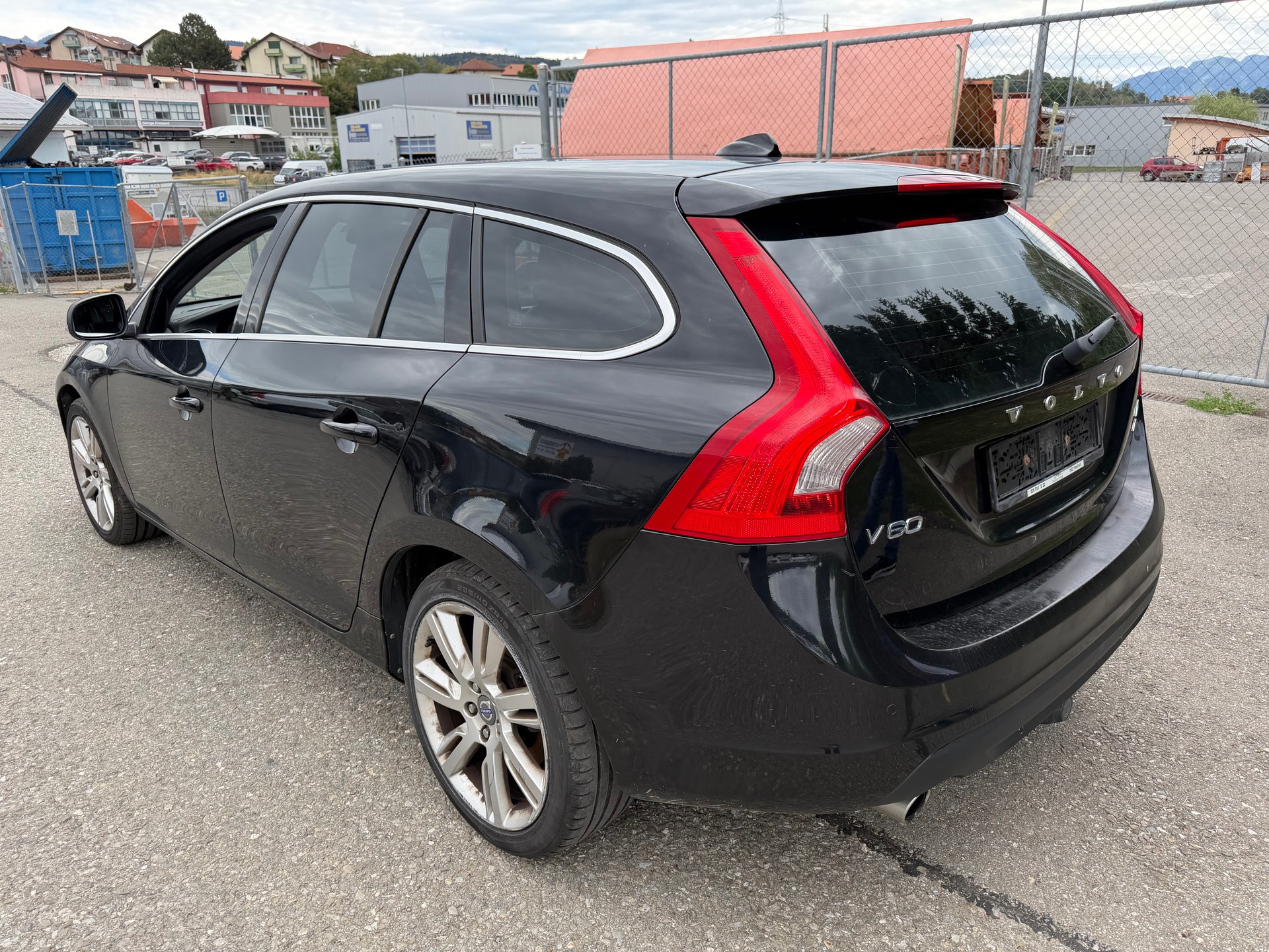 VOLVO V60 D5 AWD Momentum Geartronic-image-4