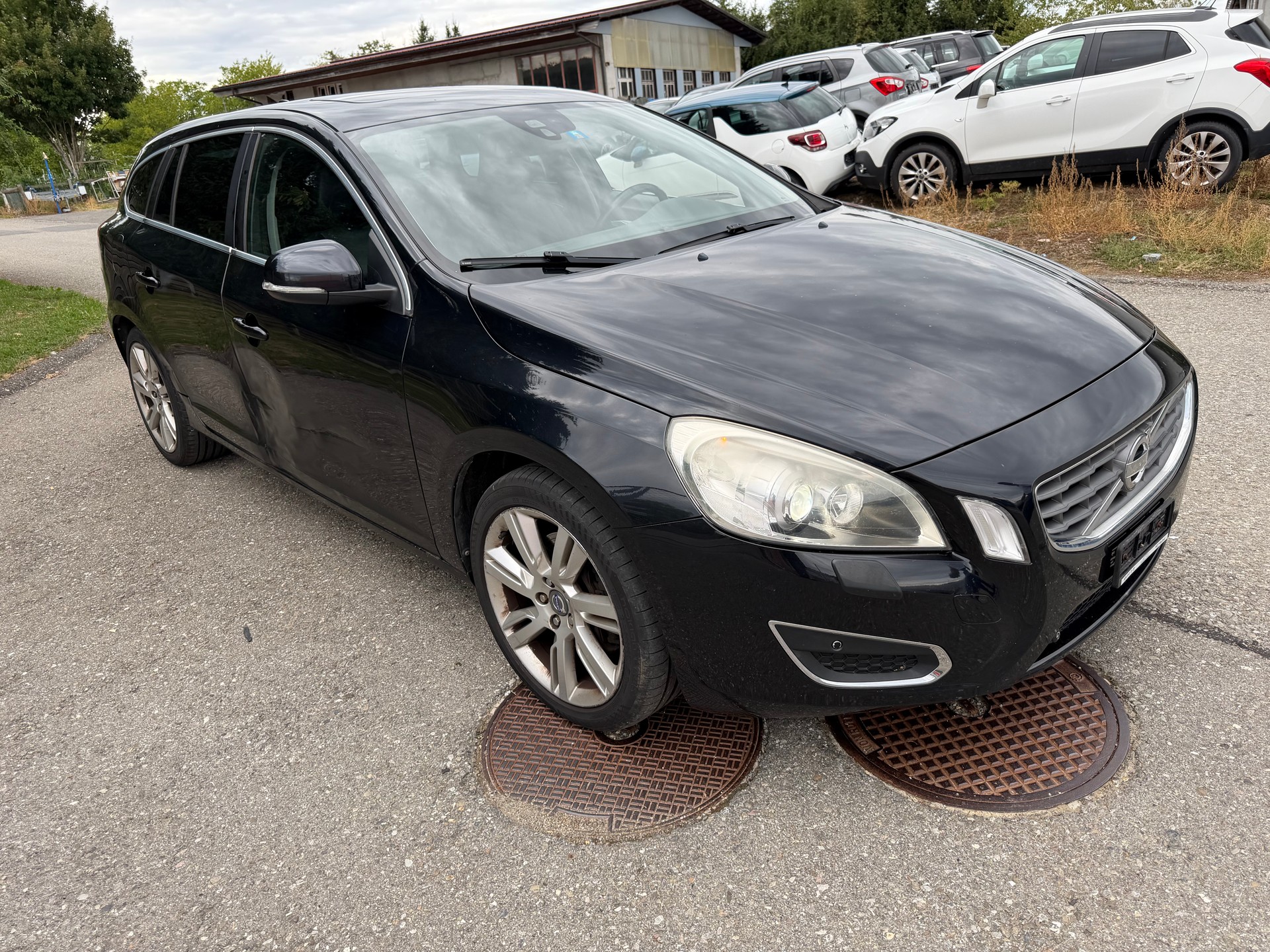 VOLVO V60 D5 AWD Momentum Geartronic-image-2