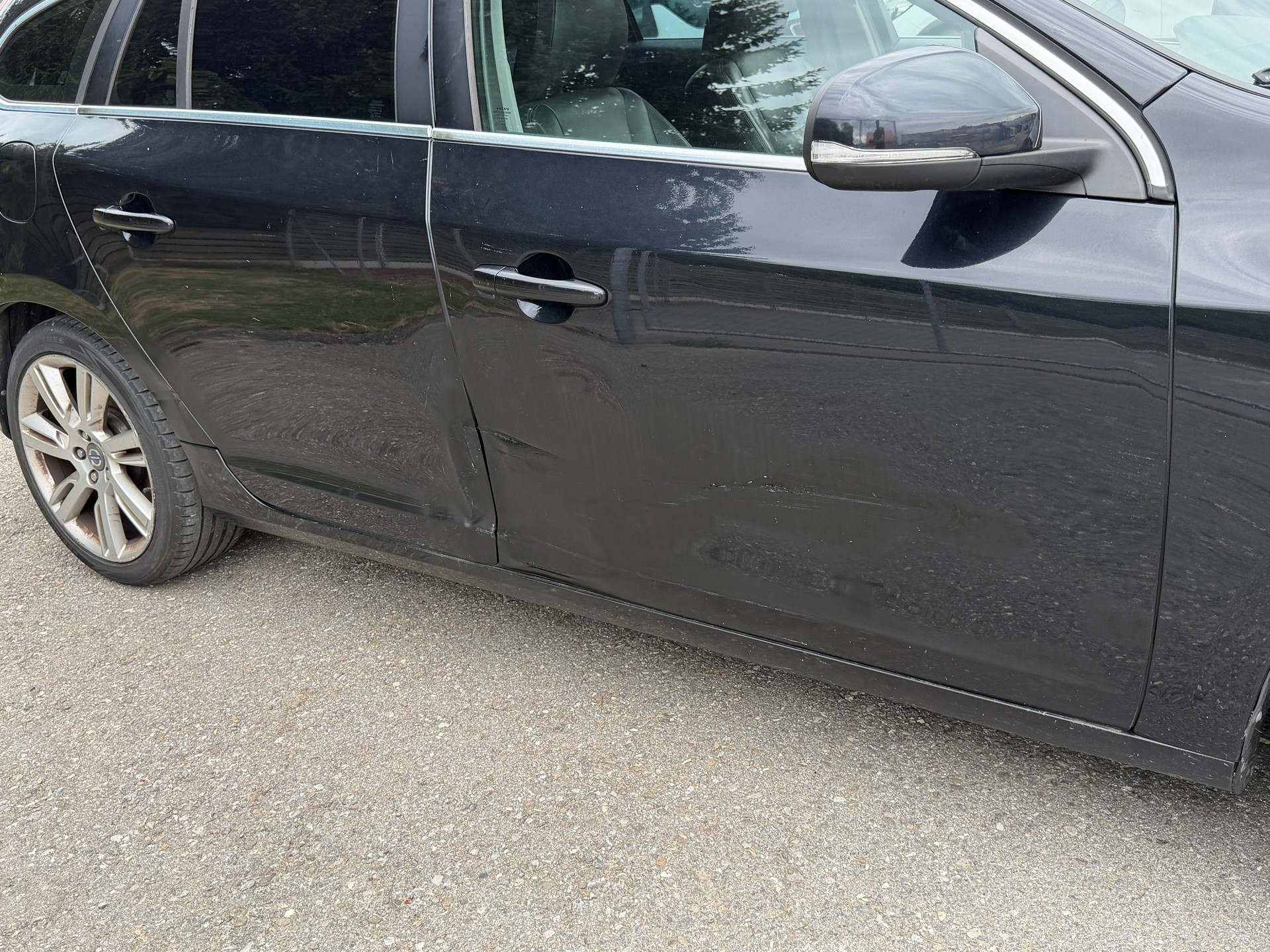 VOLVO V60 D5 AWD Momentum Geartronic-image-9