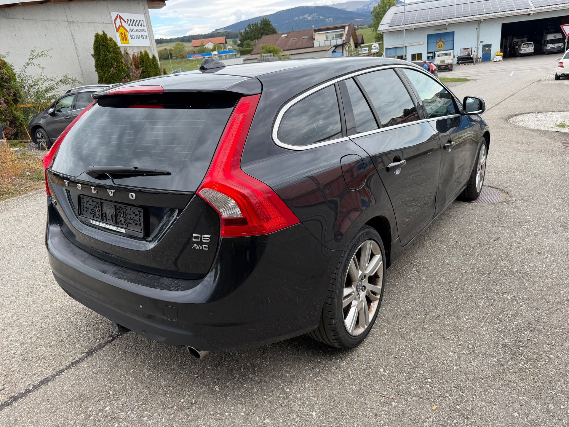 VOLVO V60 D5 AWD Momentum Geartronic-image-3