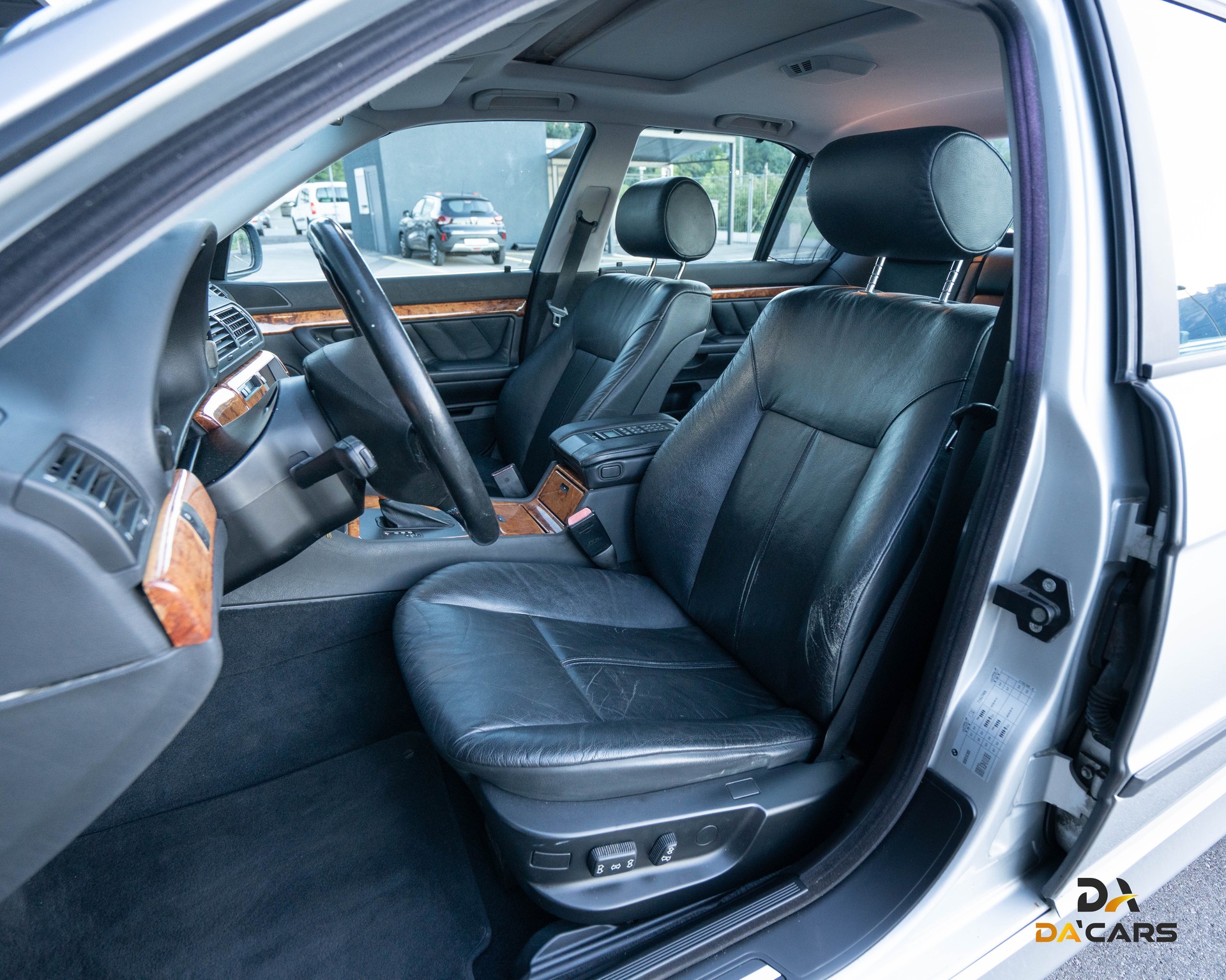 BMW 740i-image-6