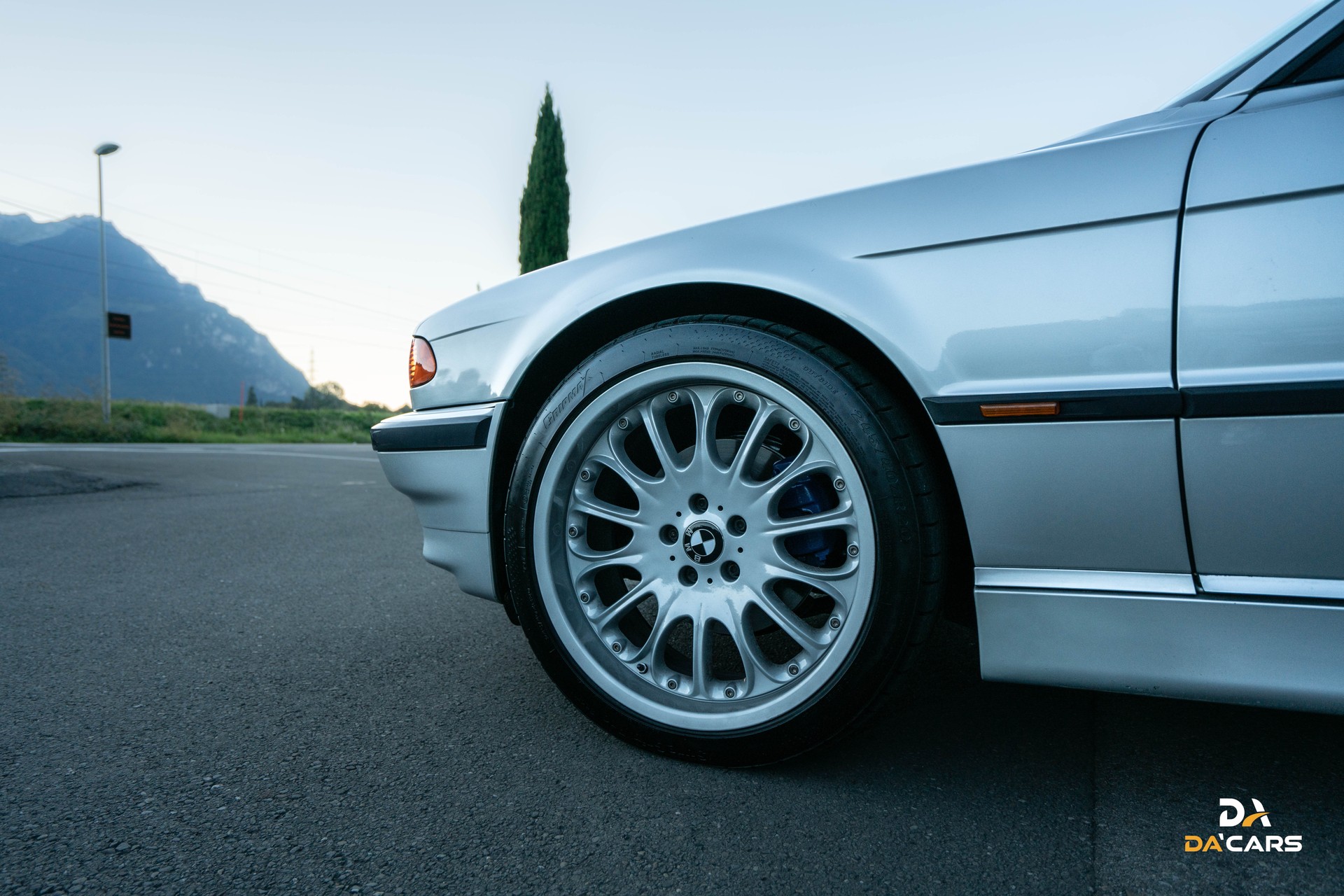 BMW 740i-image-5