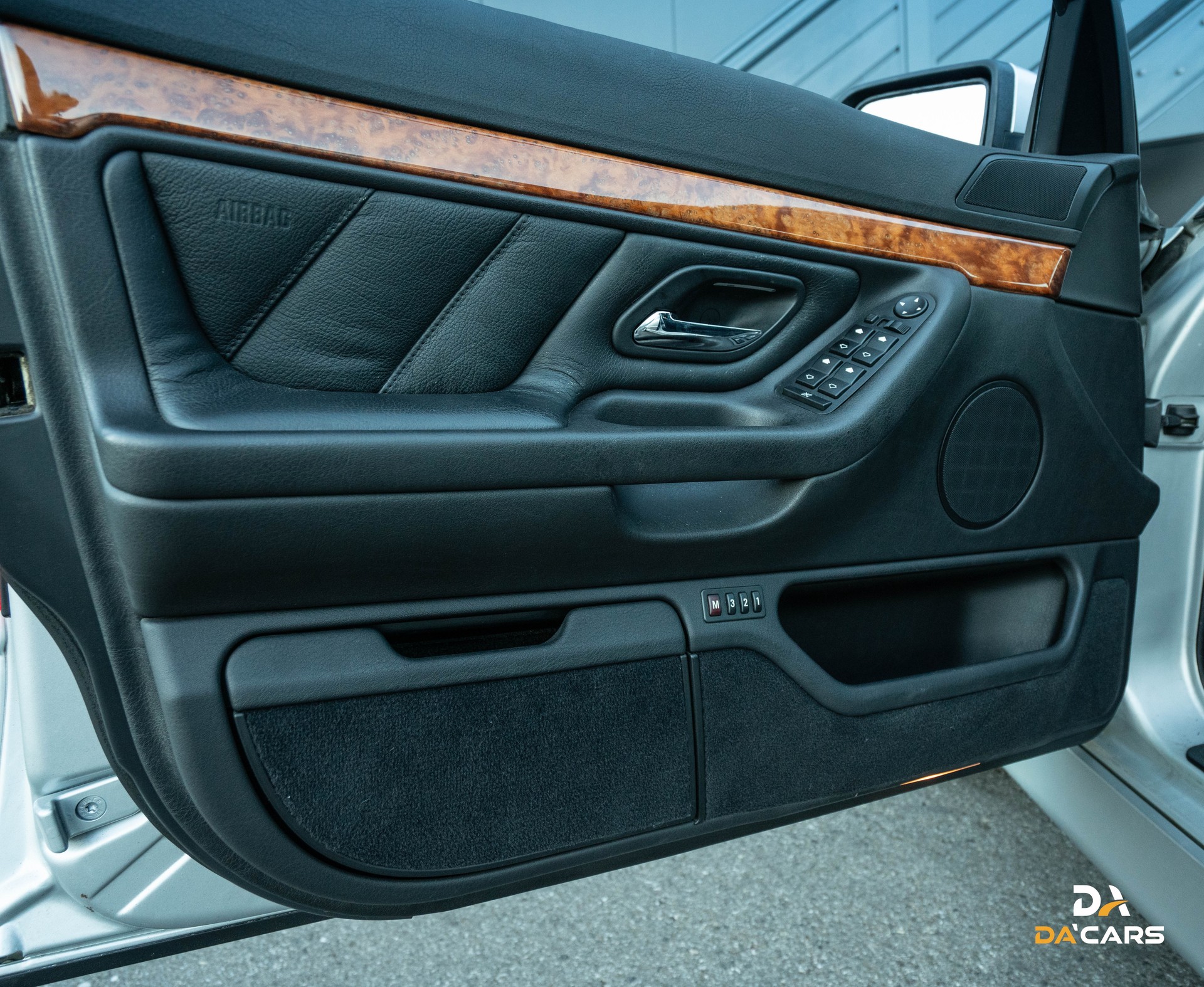 BMW 740i-image-14