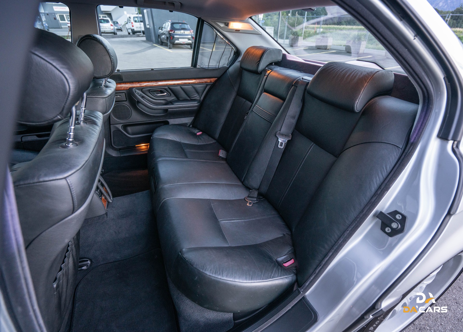 BMW 740i-image-7