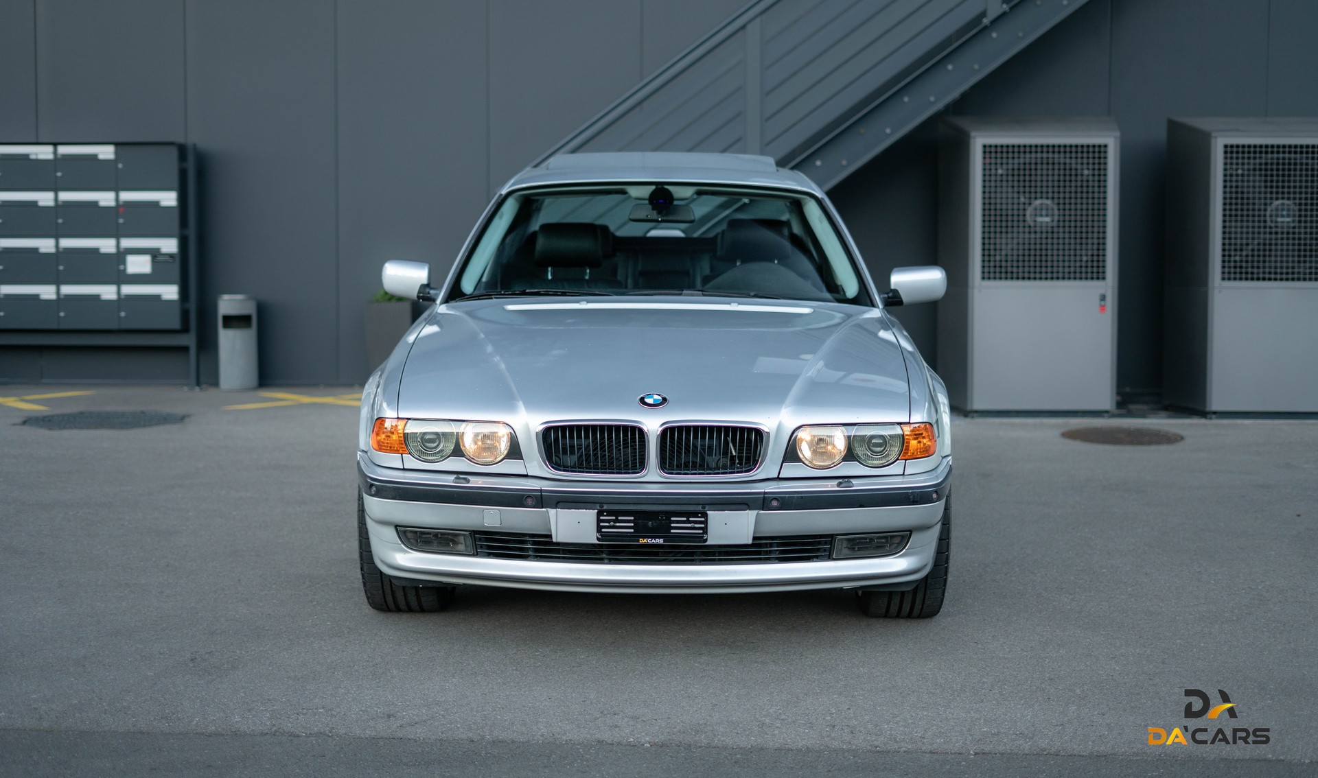 BMW 740i-image-1