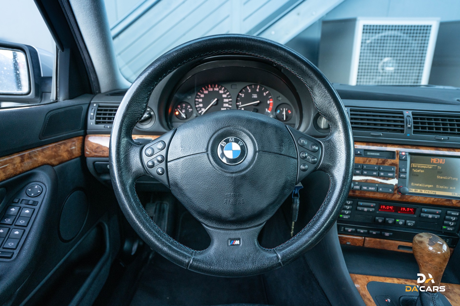 BMW 740i-image-9
