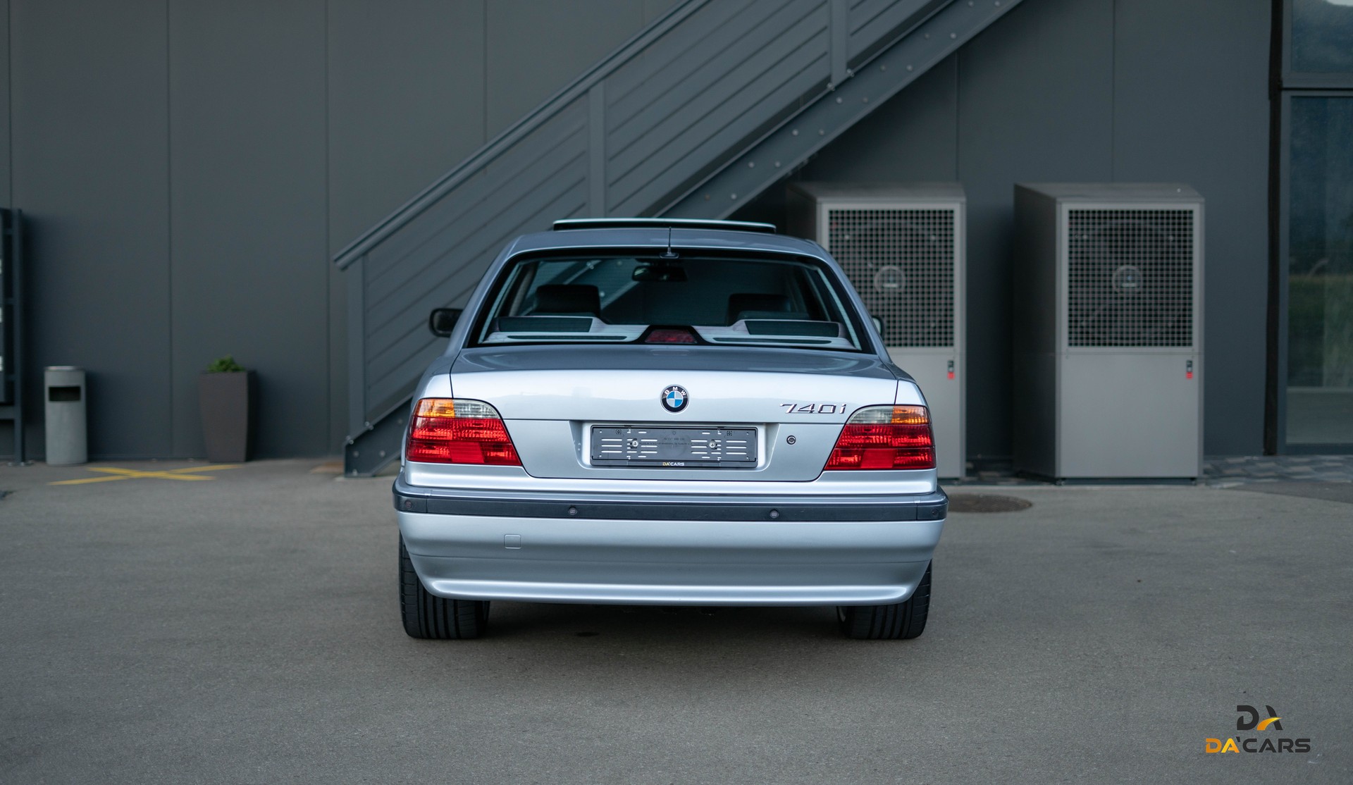 BMW 740i-image-4