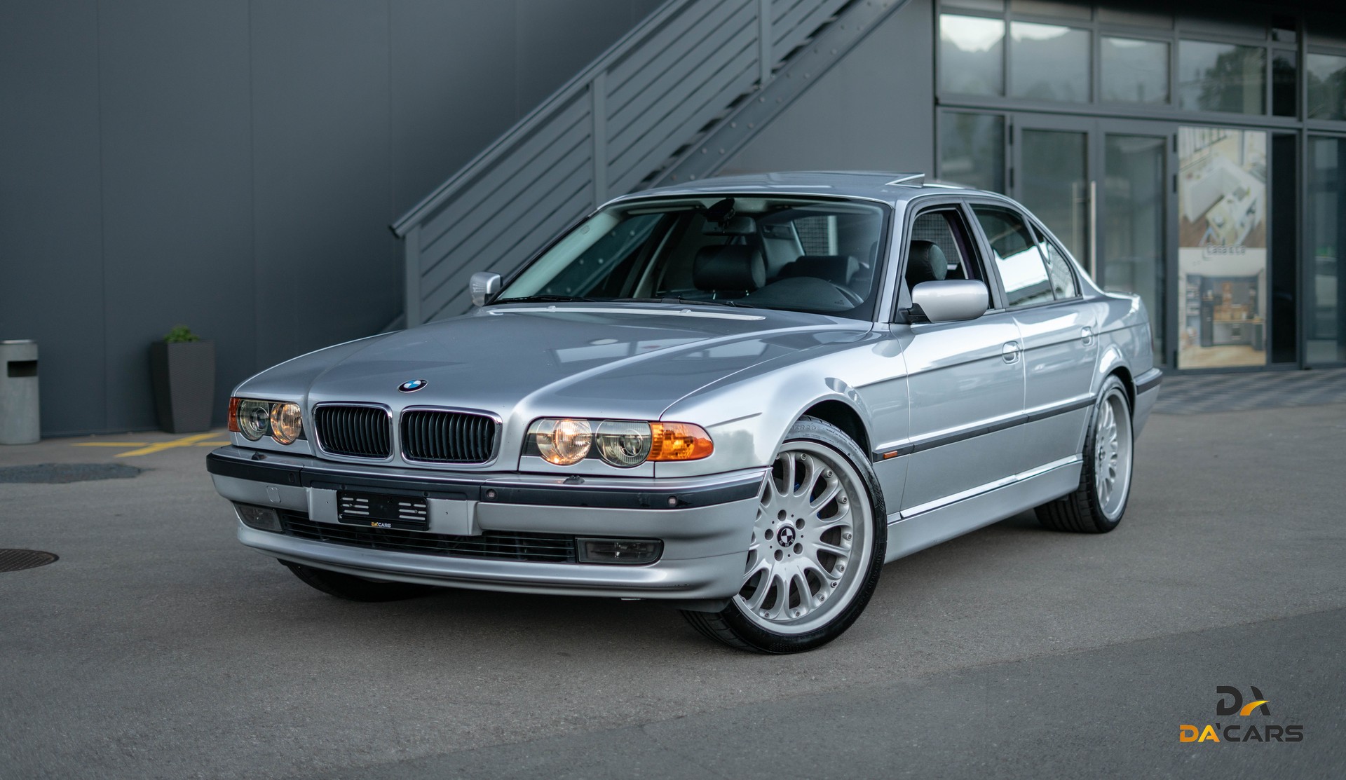 BMW 740i-image-0