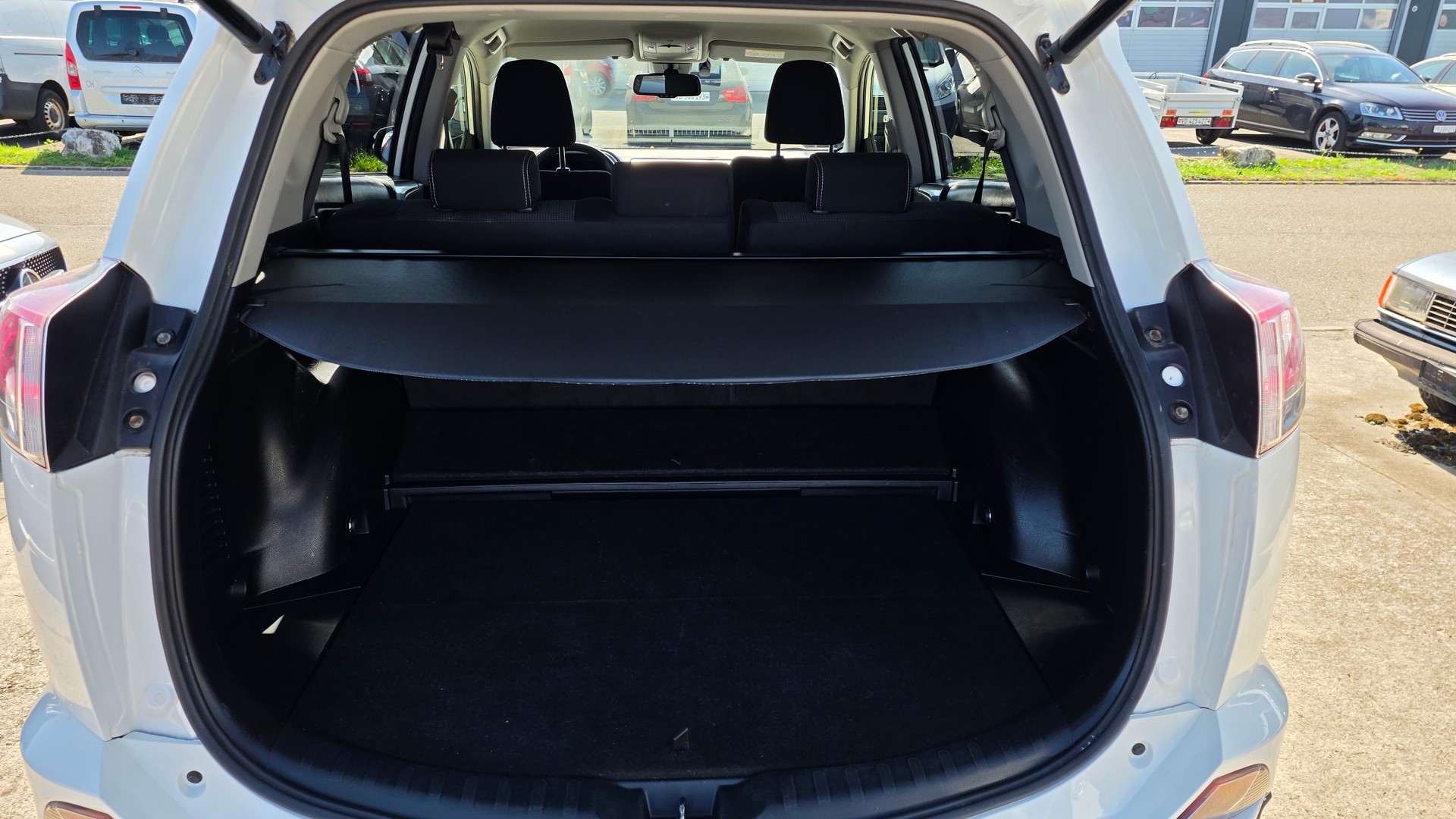 TOYOTA RAV-4 2.5 HSD Trend e-CVT-image-4