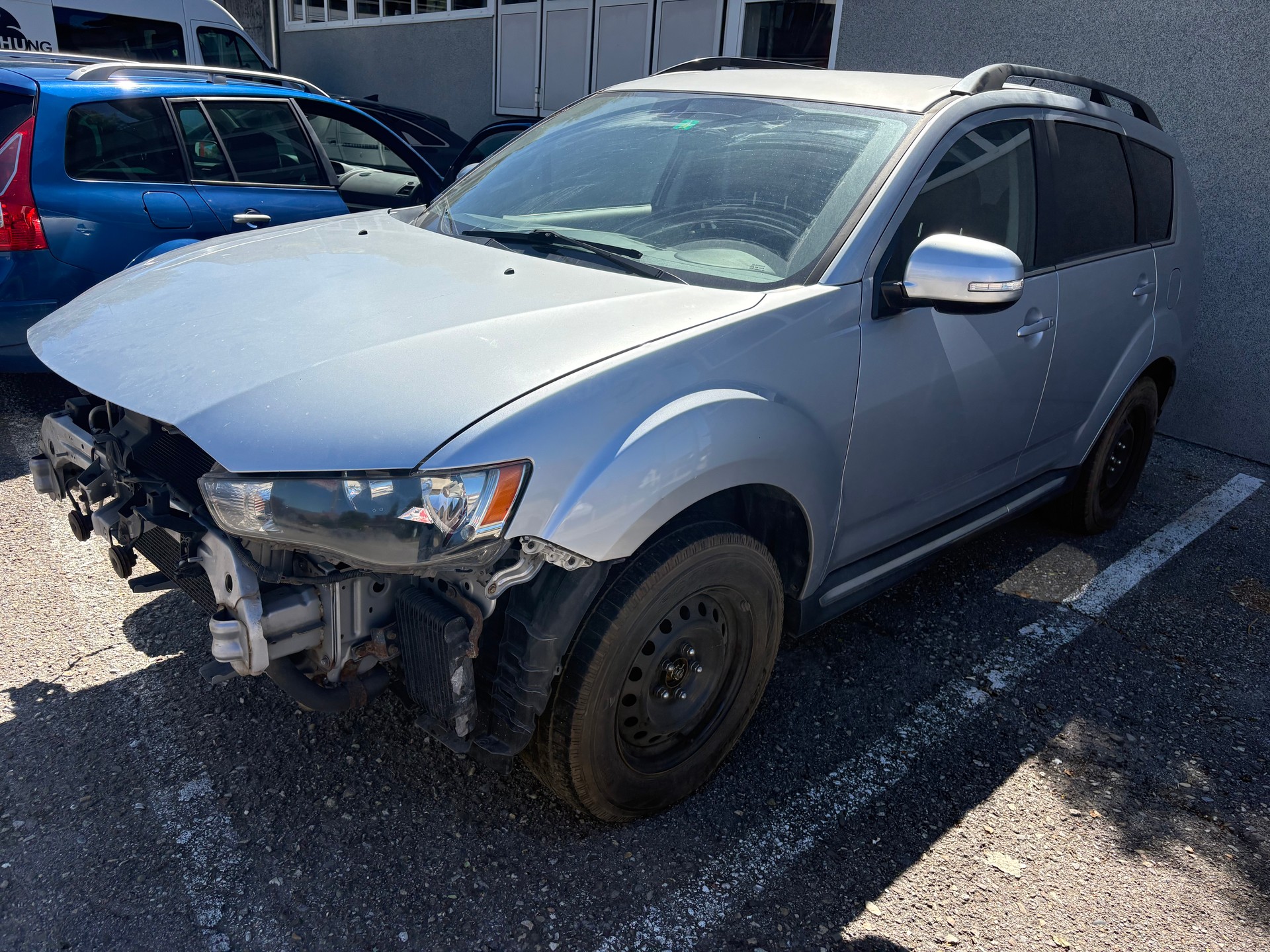 MITSUBISHI Outlander 2.4 Navigator 4WD CVT-image-0