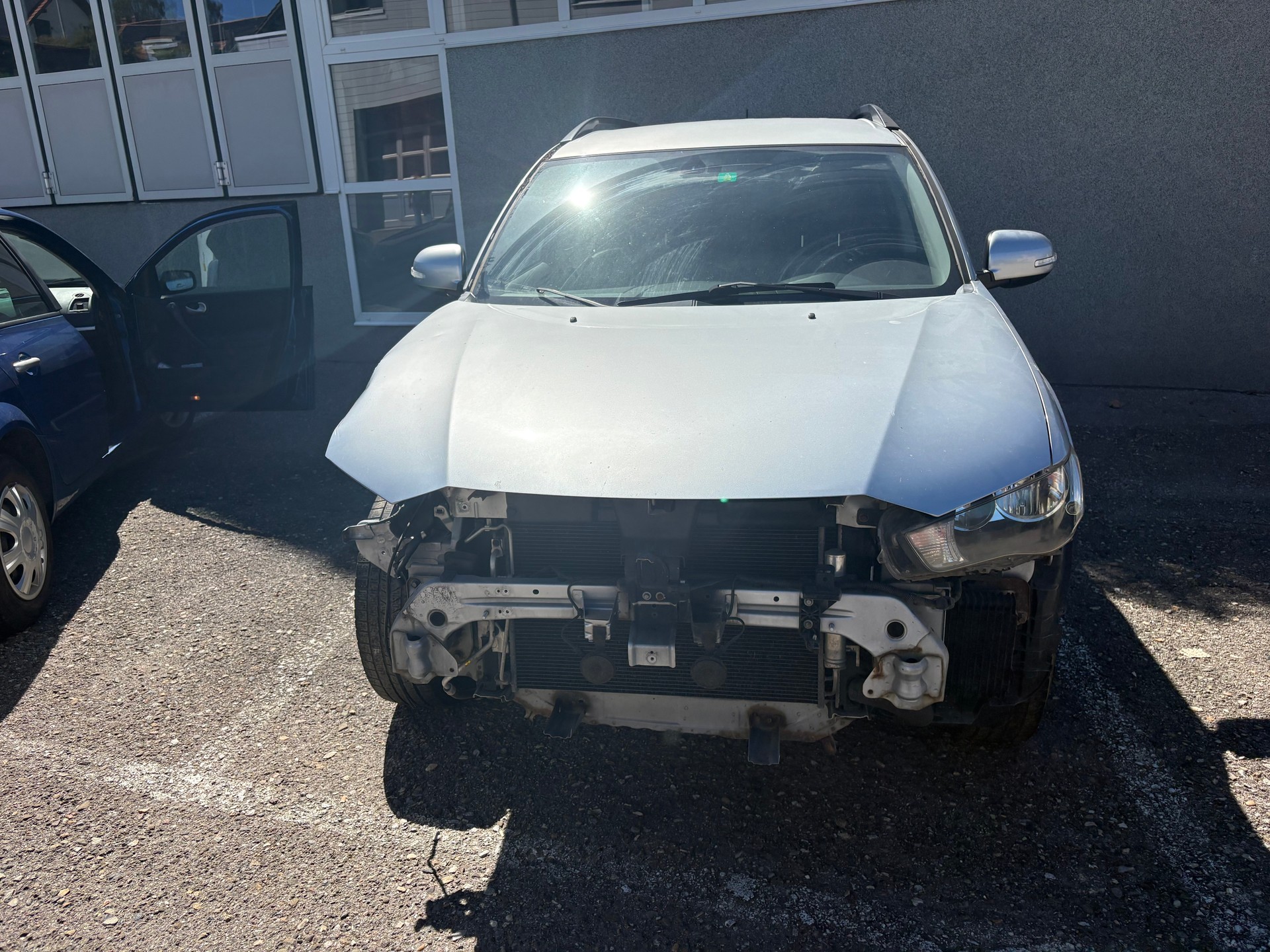MITSUBISHI Outlander 2.4 Navigator 4WD CVT-image-1