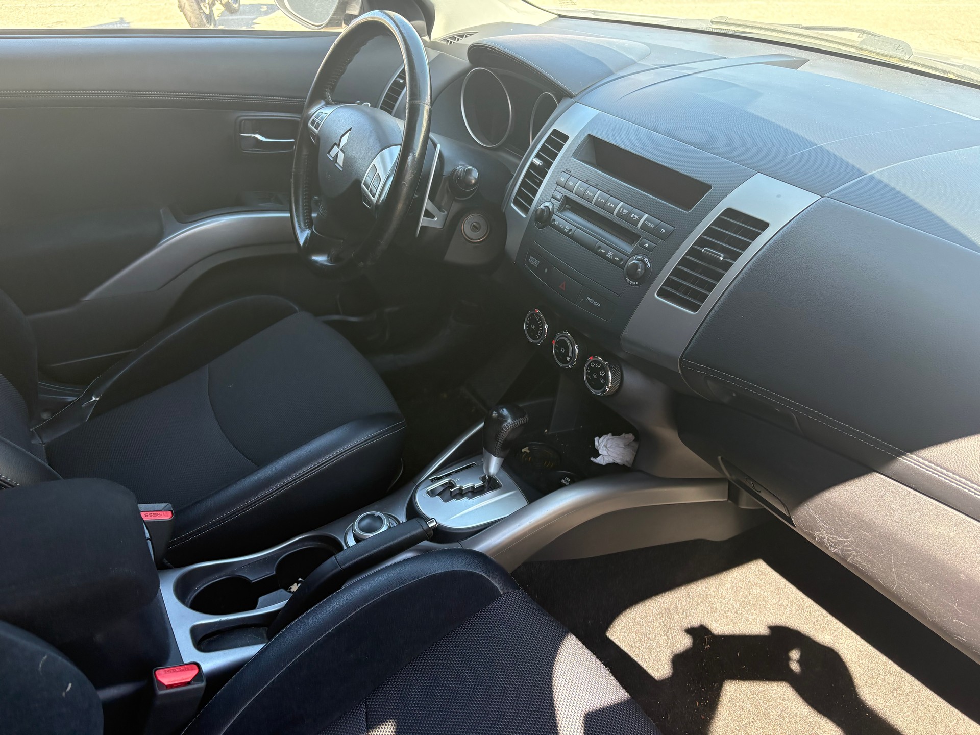 MITSUBISHI Outlander 2.4 Navigator 4WD CVT-image-4