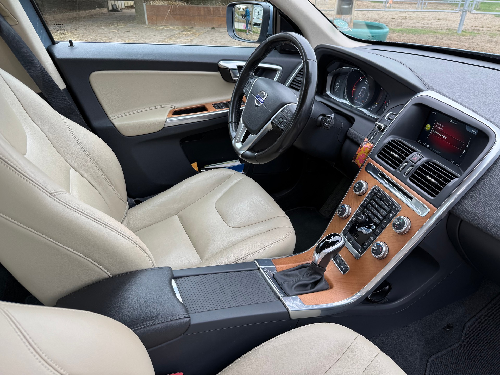 VOLVO 2.4 D5 Summum AWD S/S-image-2