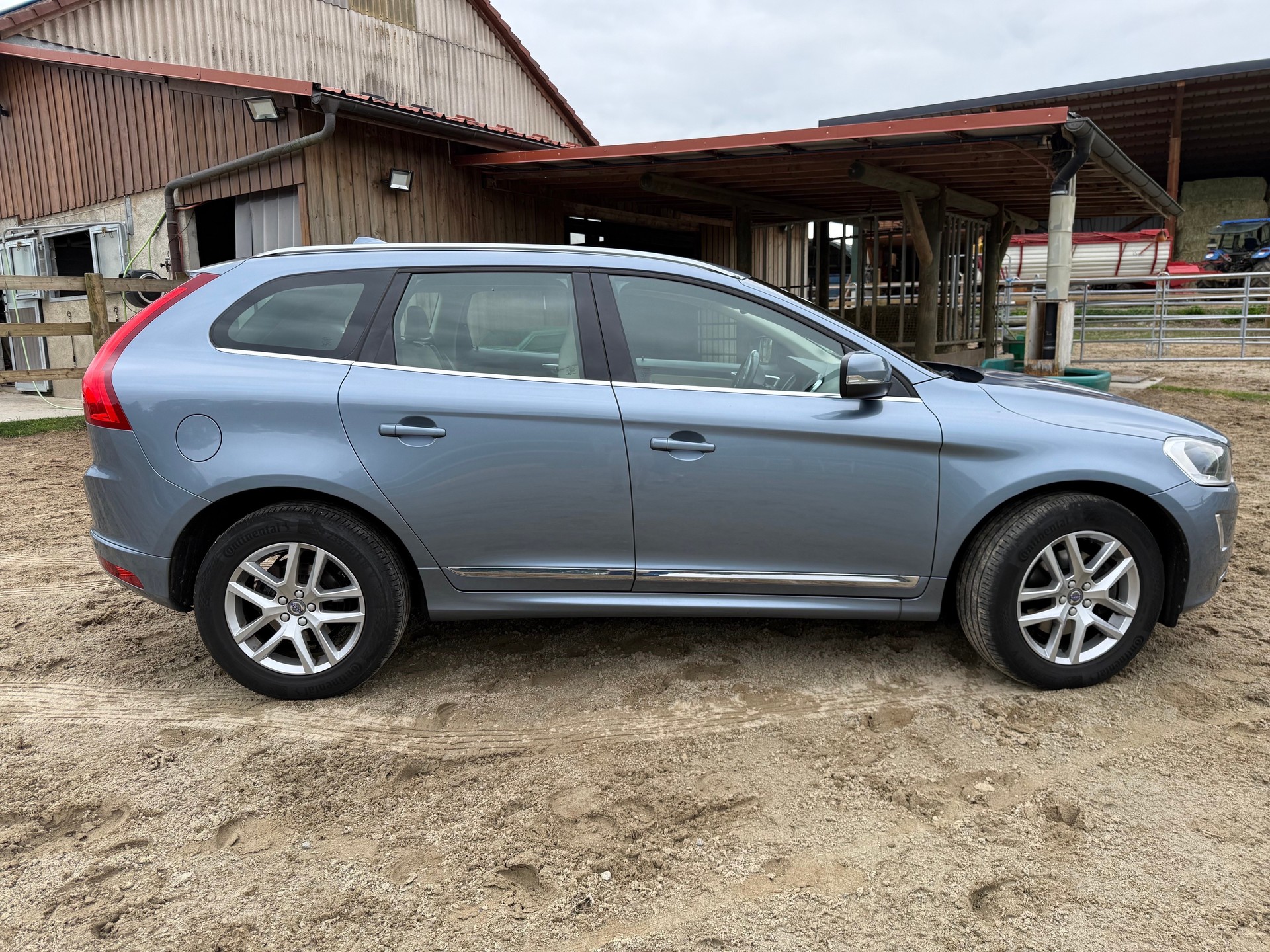 VOLVO 2.4 D5 Summum AWD S/S-image-0