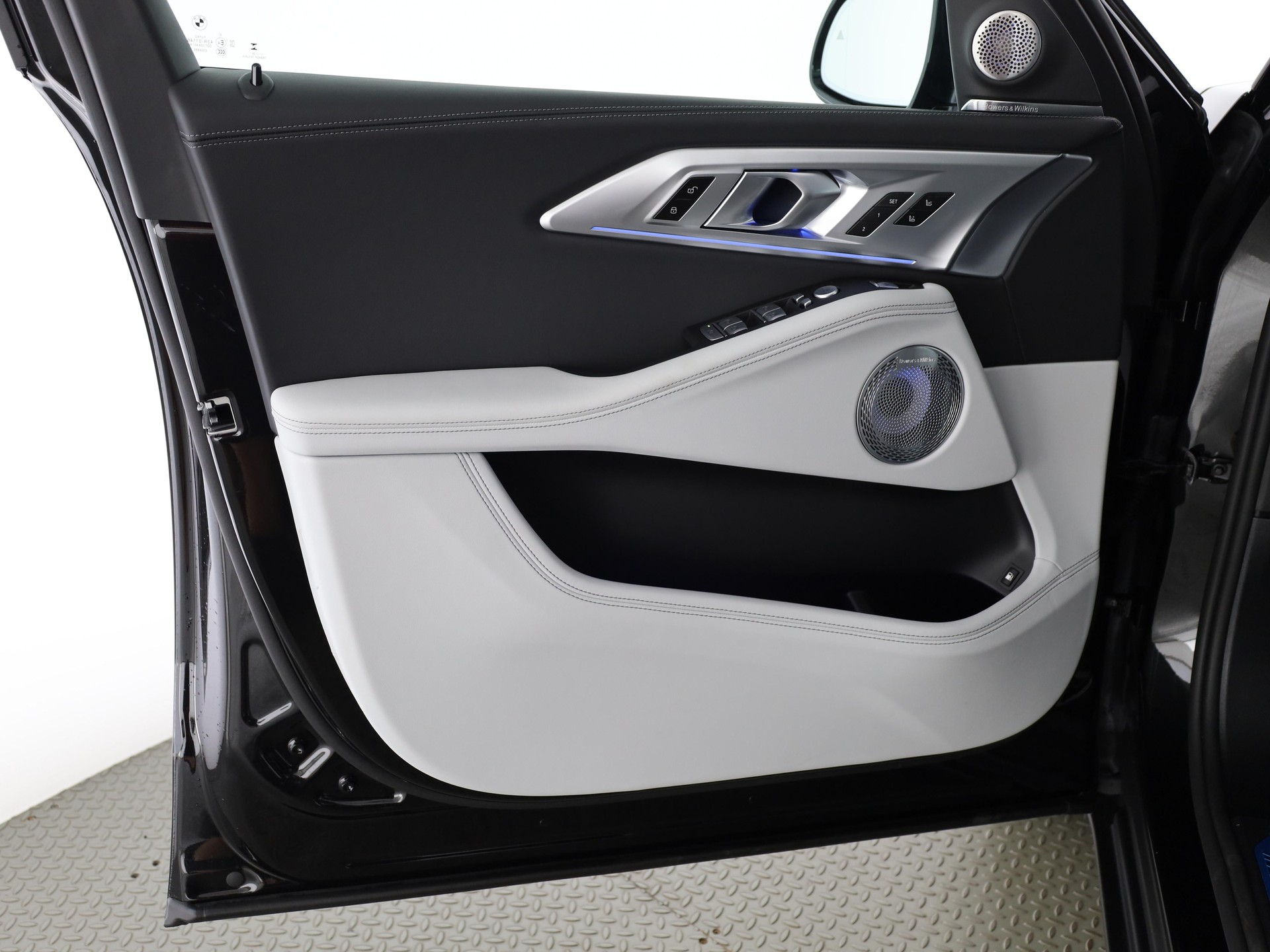 BMW XM G09 Label Plug-in Hybrid-image-9