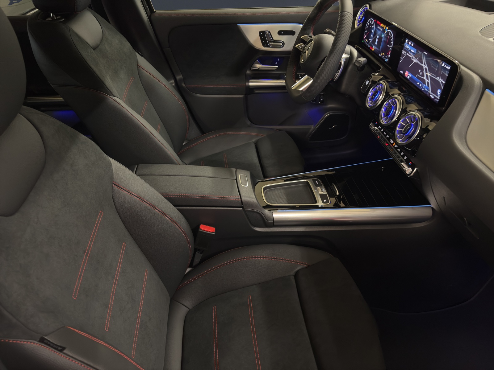 MERCEDES-BENZ GLA 250e with EQ Hybrid Technology-image-8