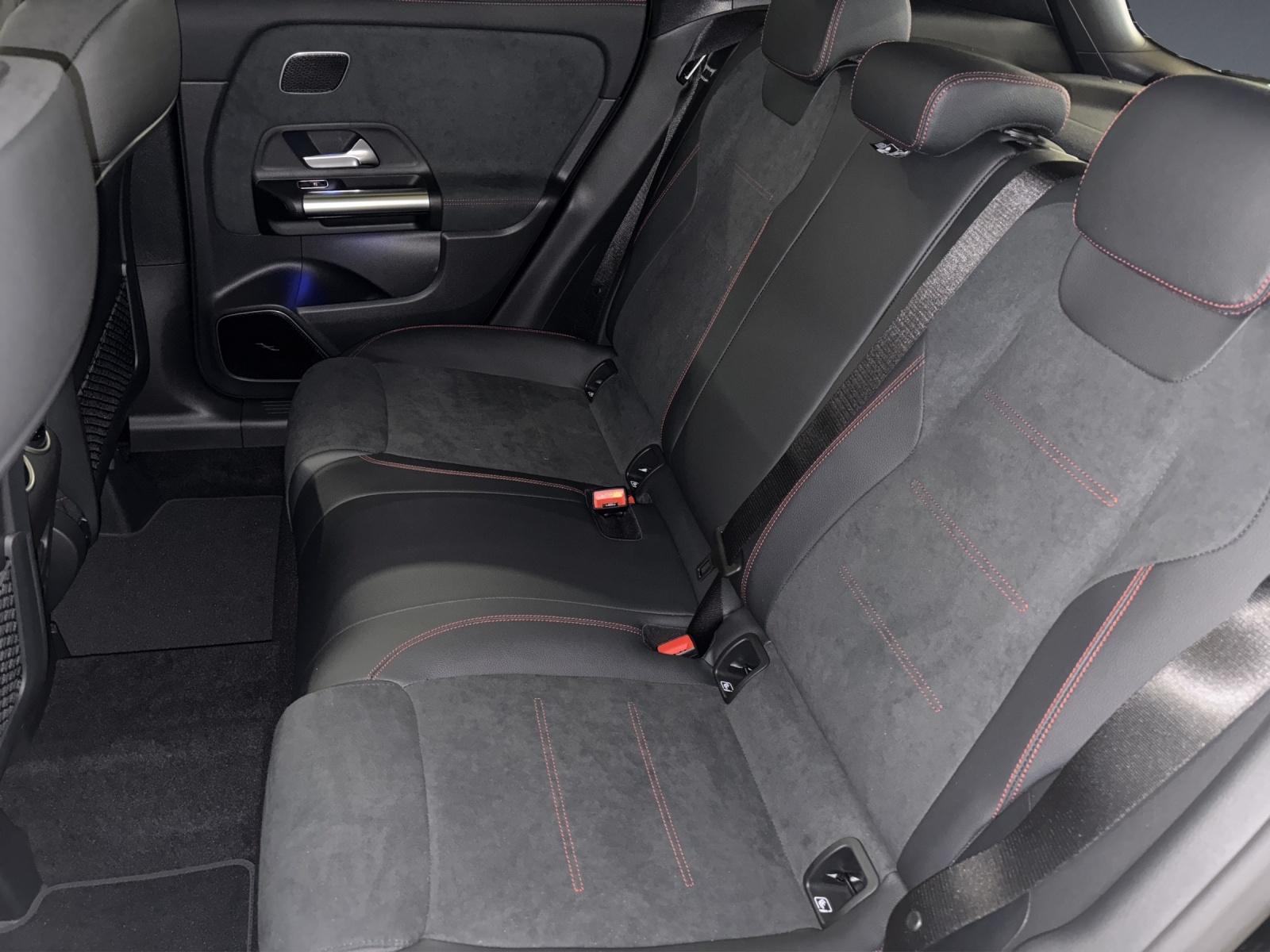 MERCEDES-BENZ GLA 250e with EQ Hybrid Technology-image-9