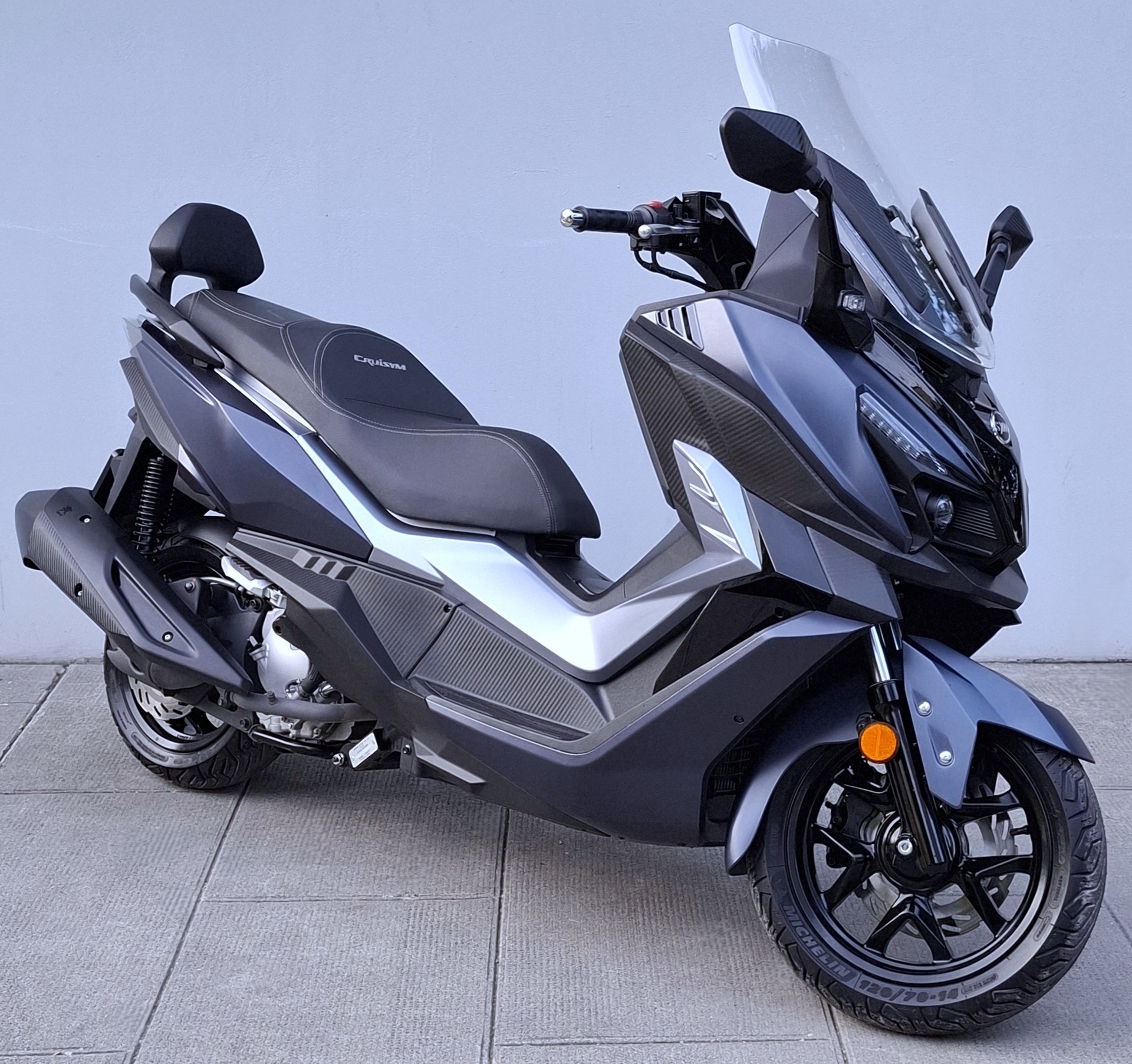 SYM Cruisym 300 i-showroom-element-1
