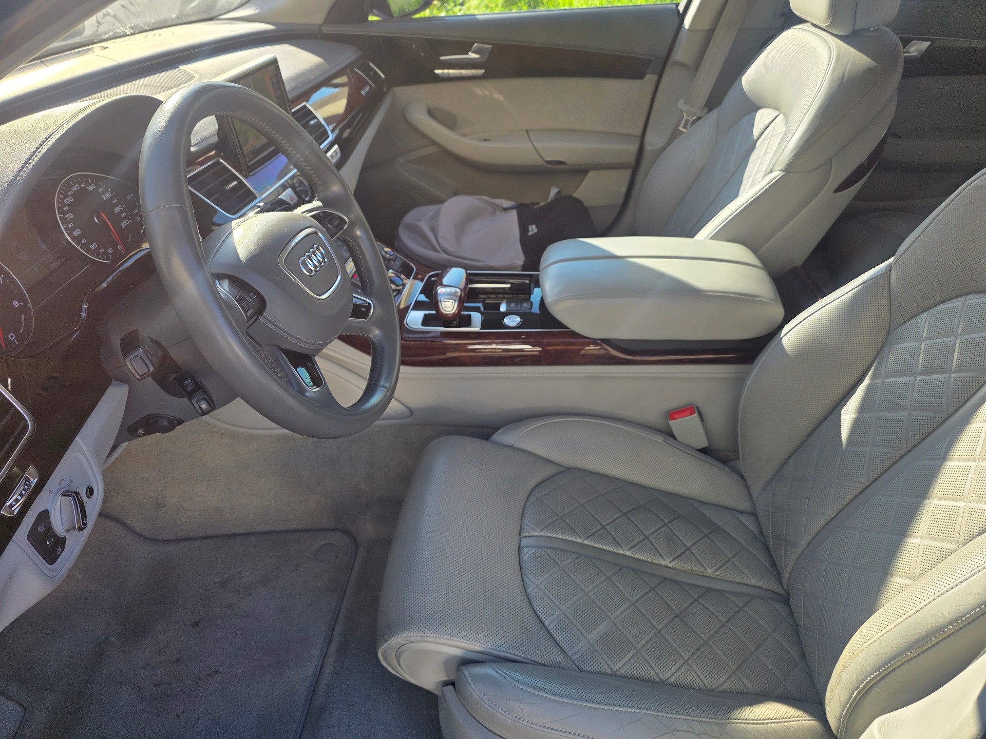 AUDI A8 4.2 FSI quattro tiptronic-image-6