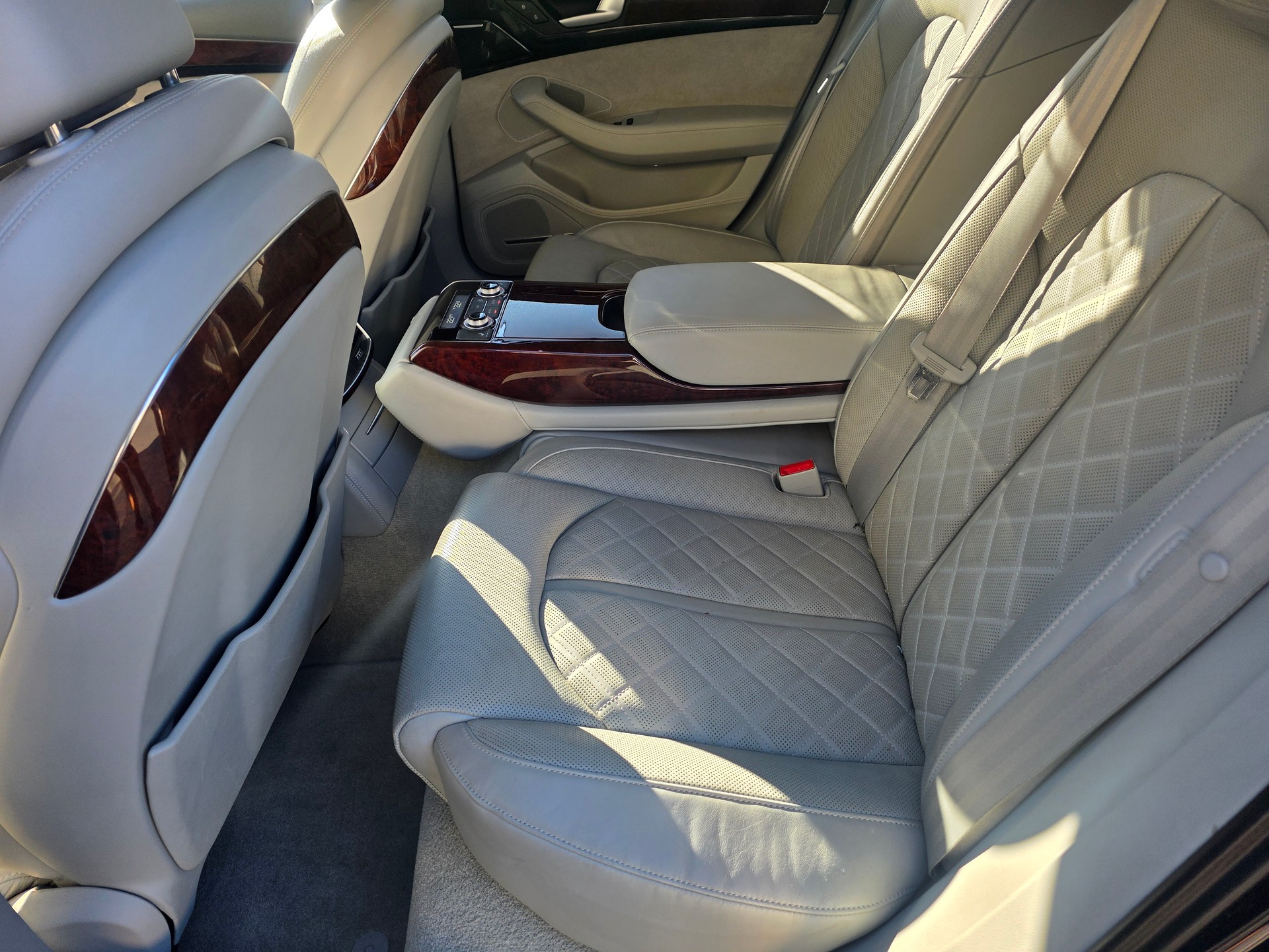 AUDI A8 4.2 FSI quattro tiptronic-image-7