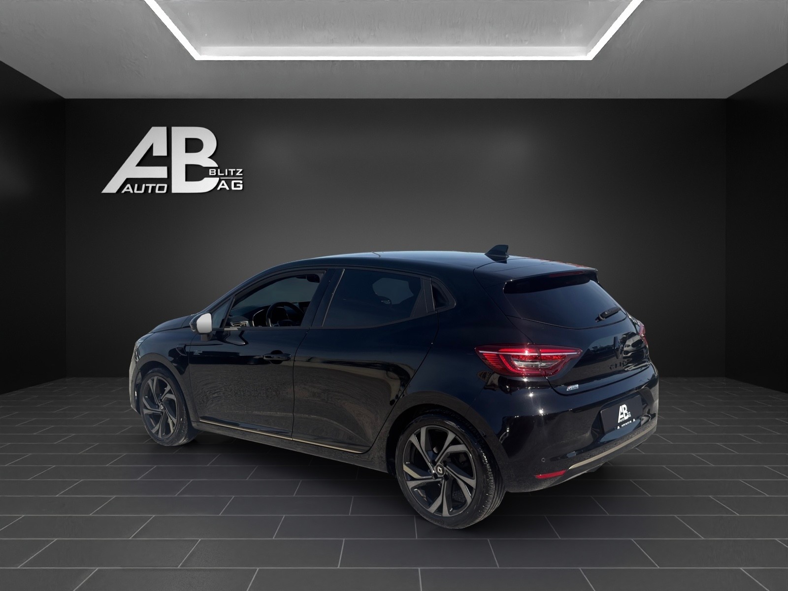 RENAULT Clio 1.6 E-Tech Engineered-image-2