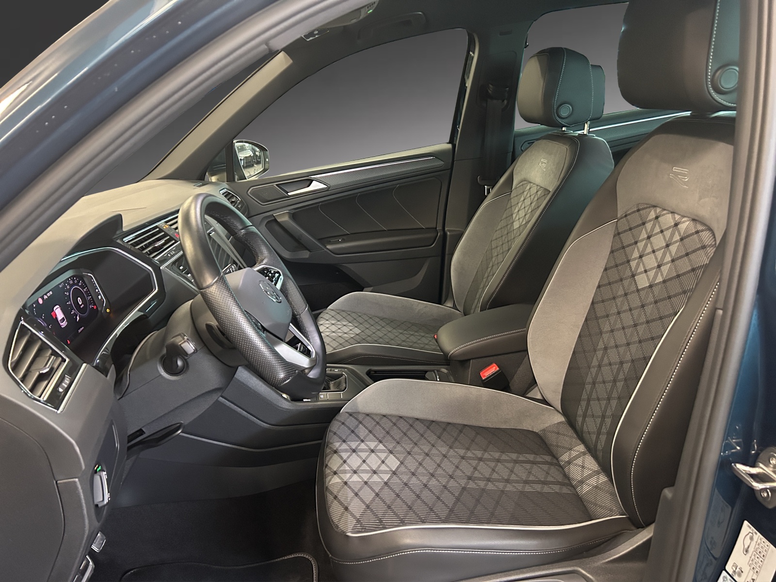VW Tiguan 1.4TSI PHEV R-Line DSG-image-5