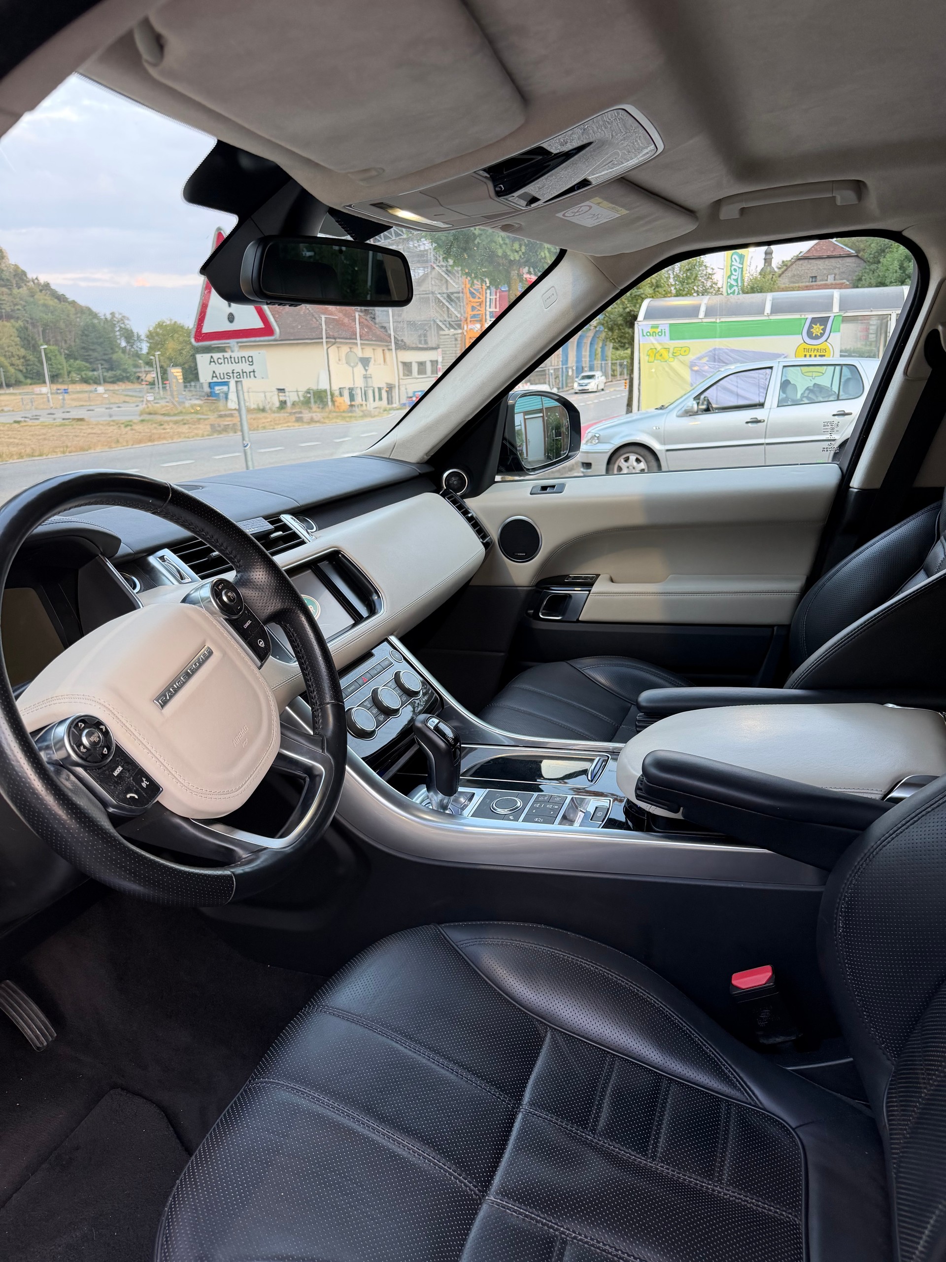 LAND ROVER 3.0 SDV6 Autobiography-image-3