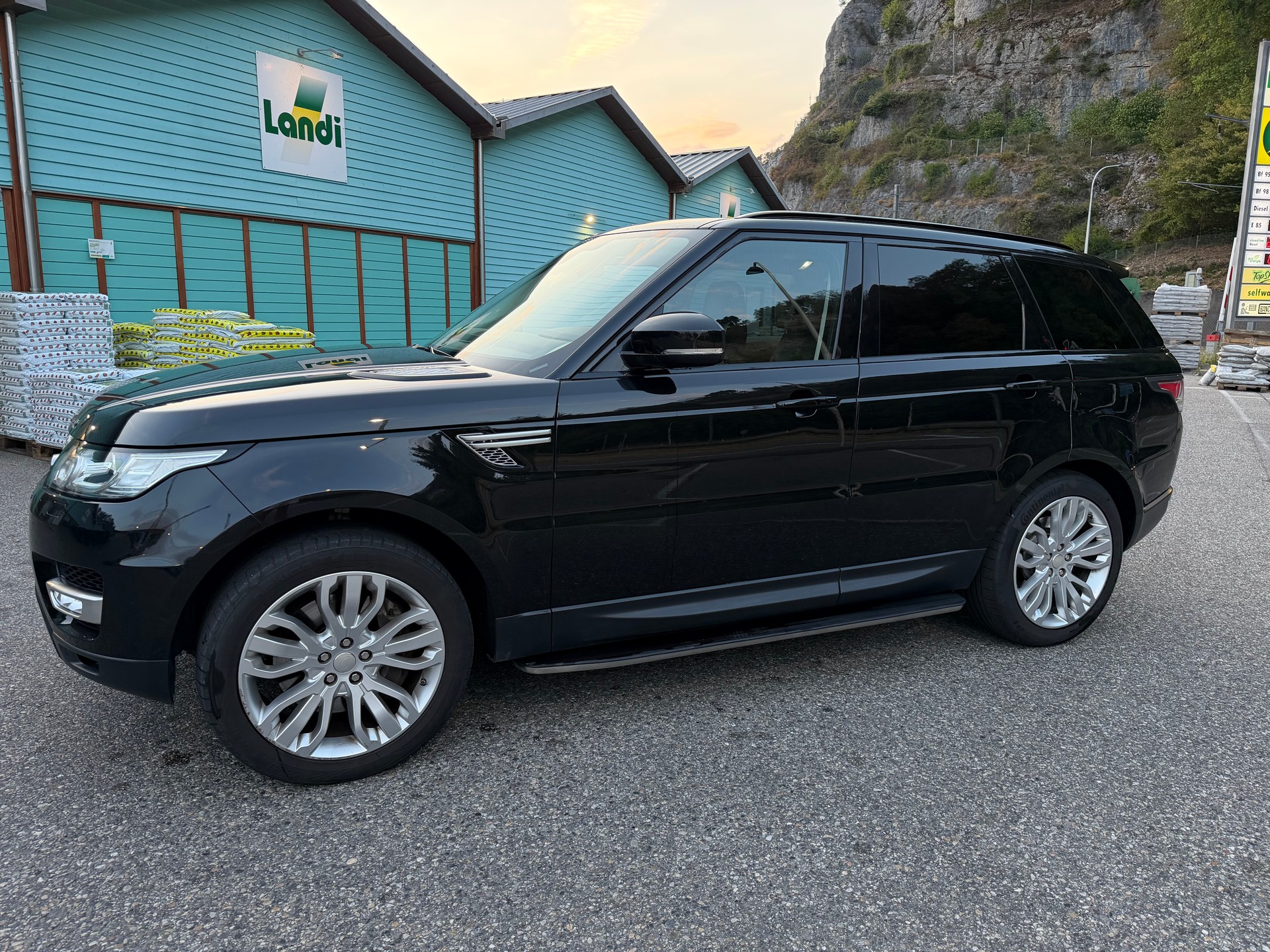 LAND ROVER 3.0 SDV6 Autobiography-image-2