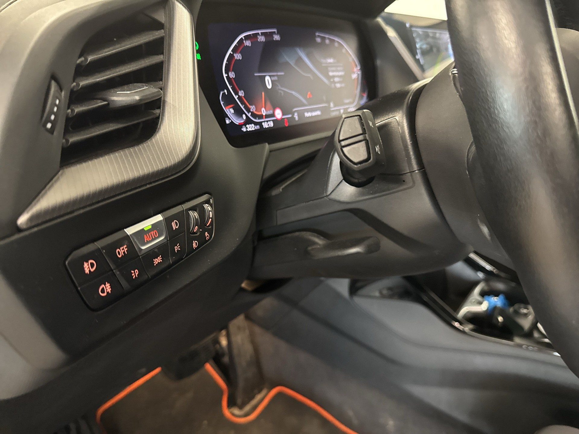 BMW 118i Sport Line Steptronic-image-19