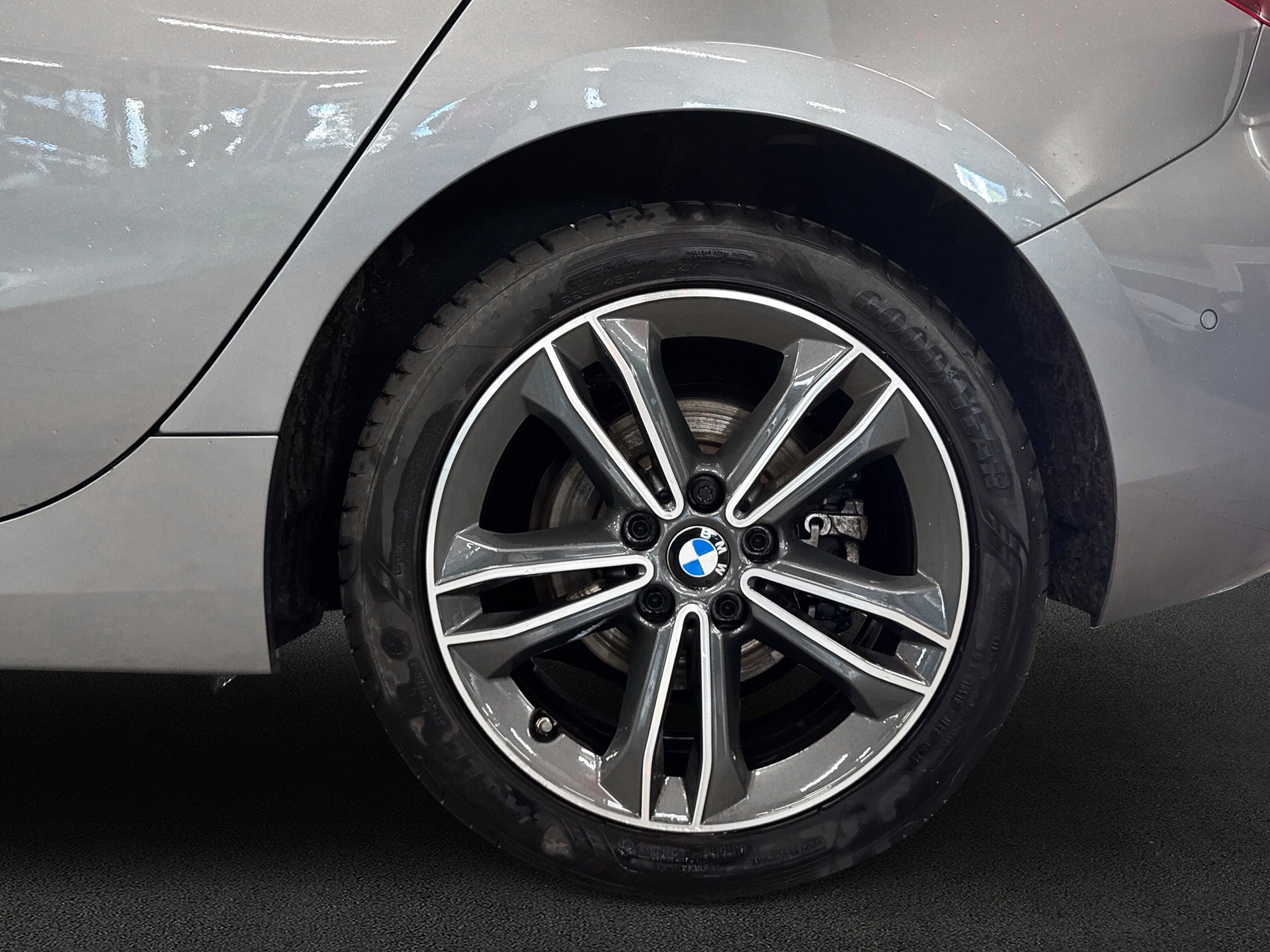 BMW 118i Sport Line Steptronic-image-8