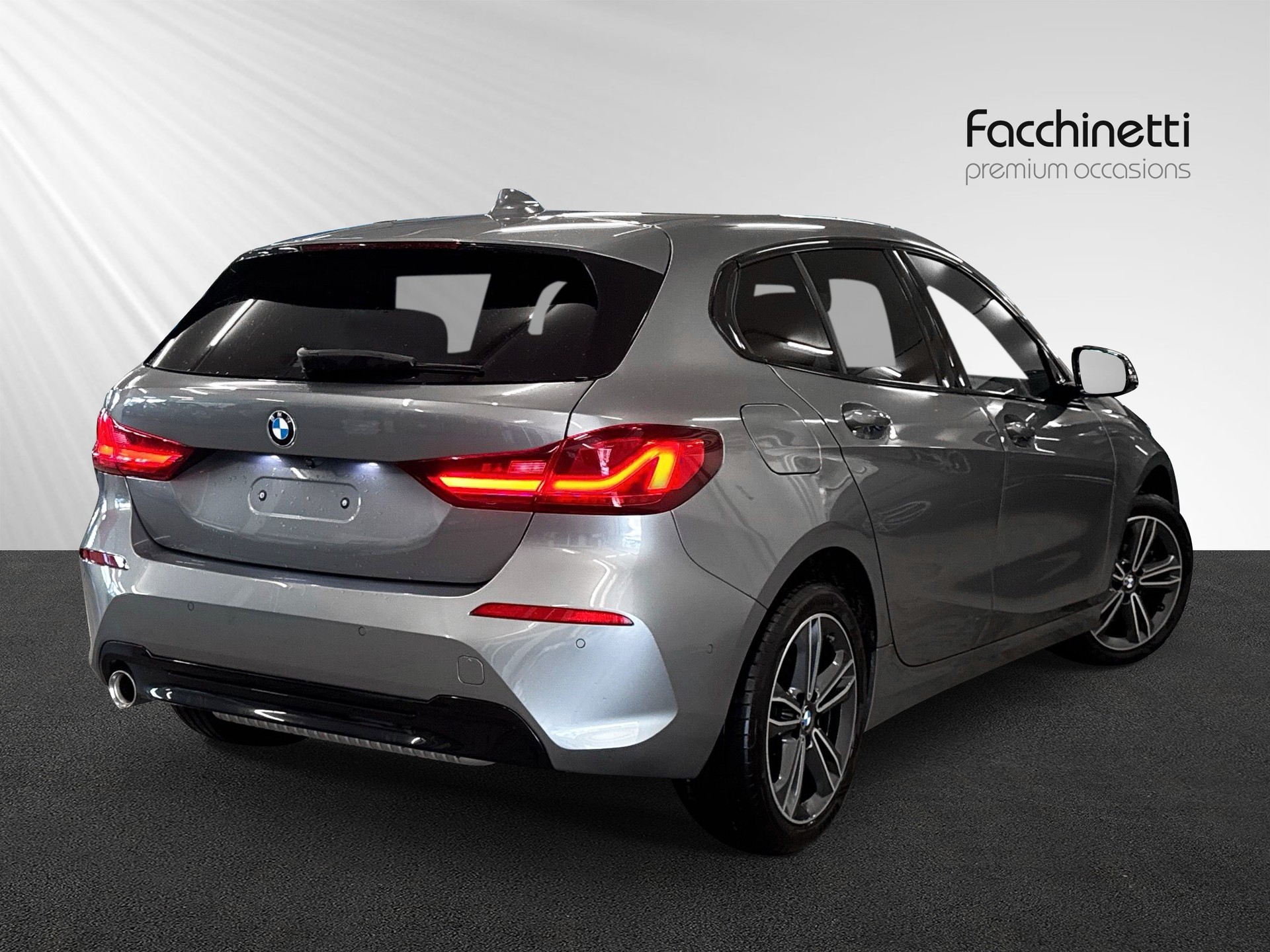BMW 118i Sport Line Steptronic-image-2