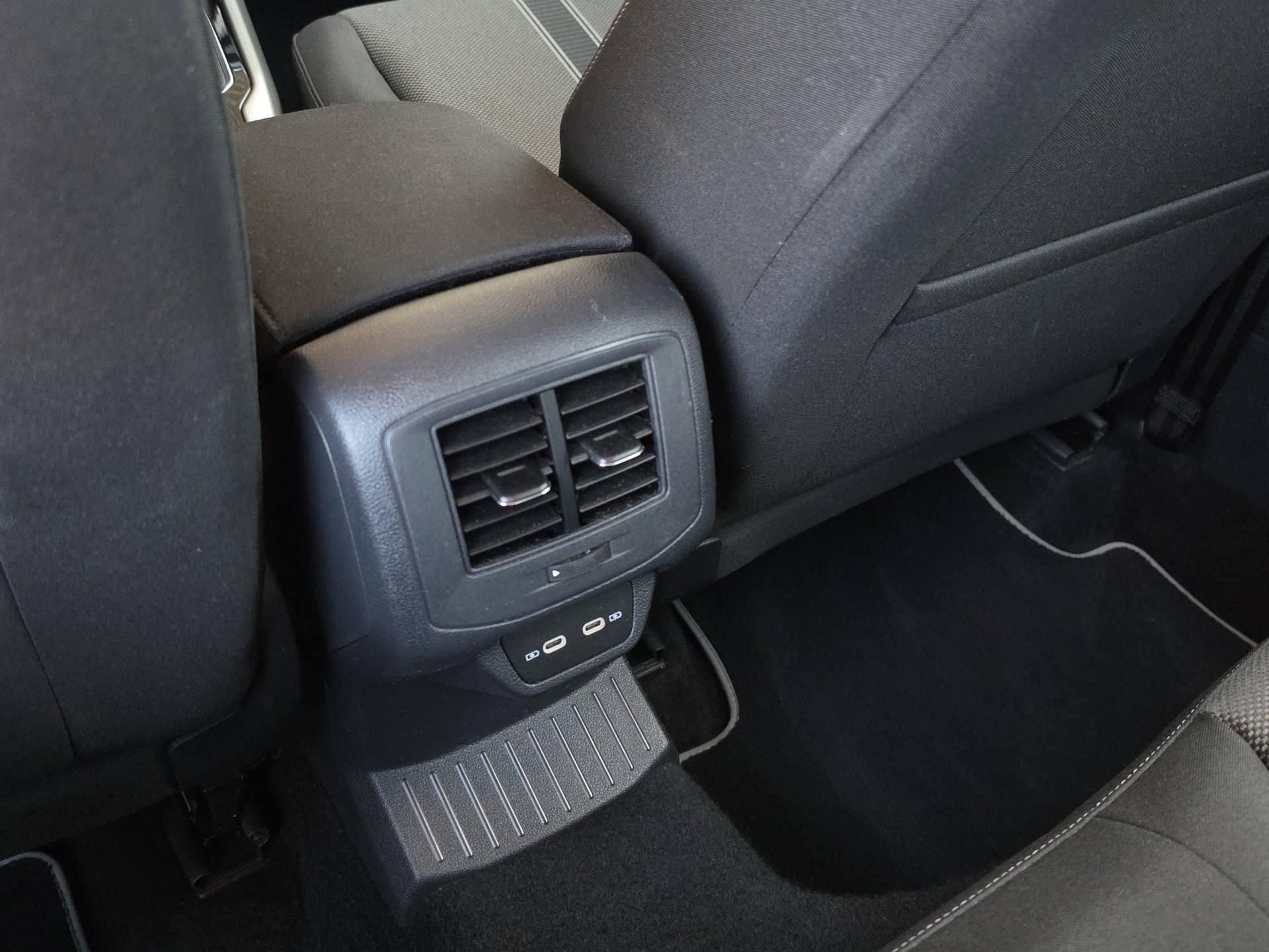 VW T-Roc 1.5 TSI Advance DSG-image-13