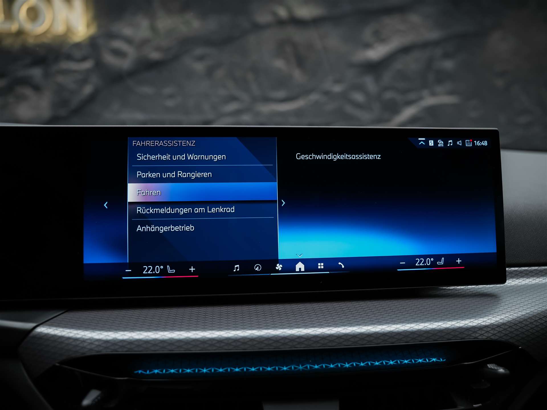 BMW 330d xDrive Steptronic M Sport Pro *Facelift*Werksgarantie*Panorama*360°*Head-Up*-image-36