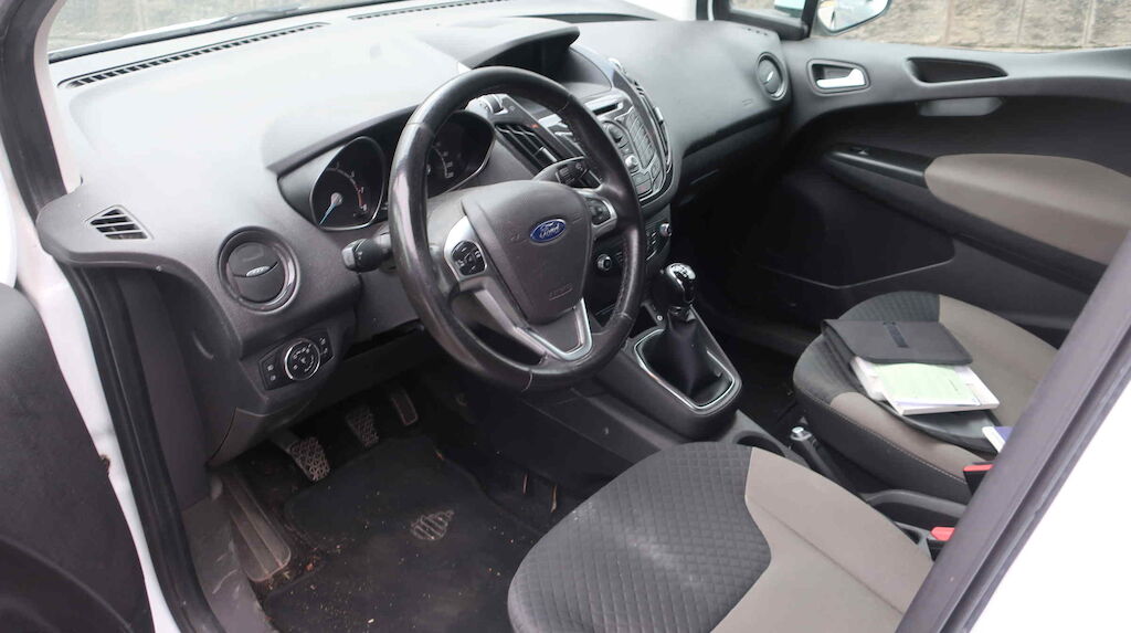 FORD Tourneo Courier 1.0 SCTi Titanium-image-2