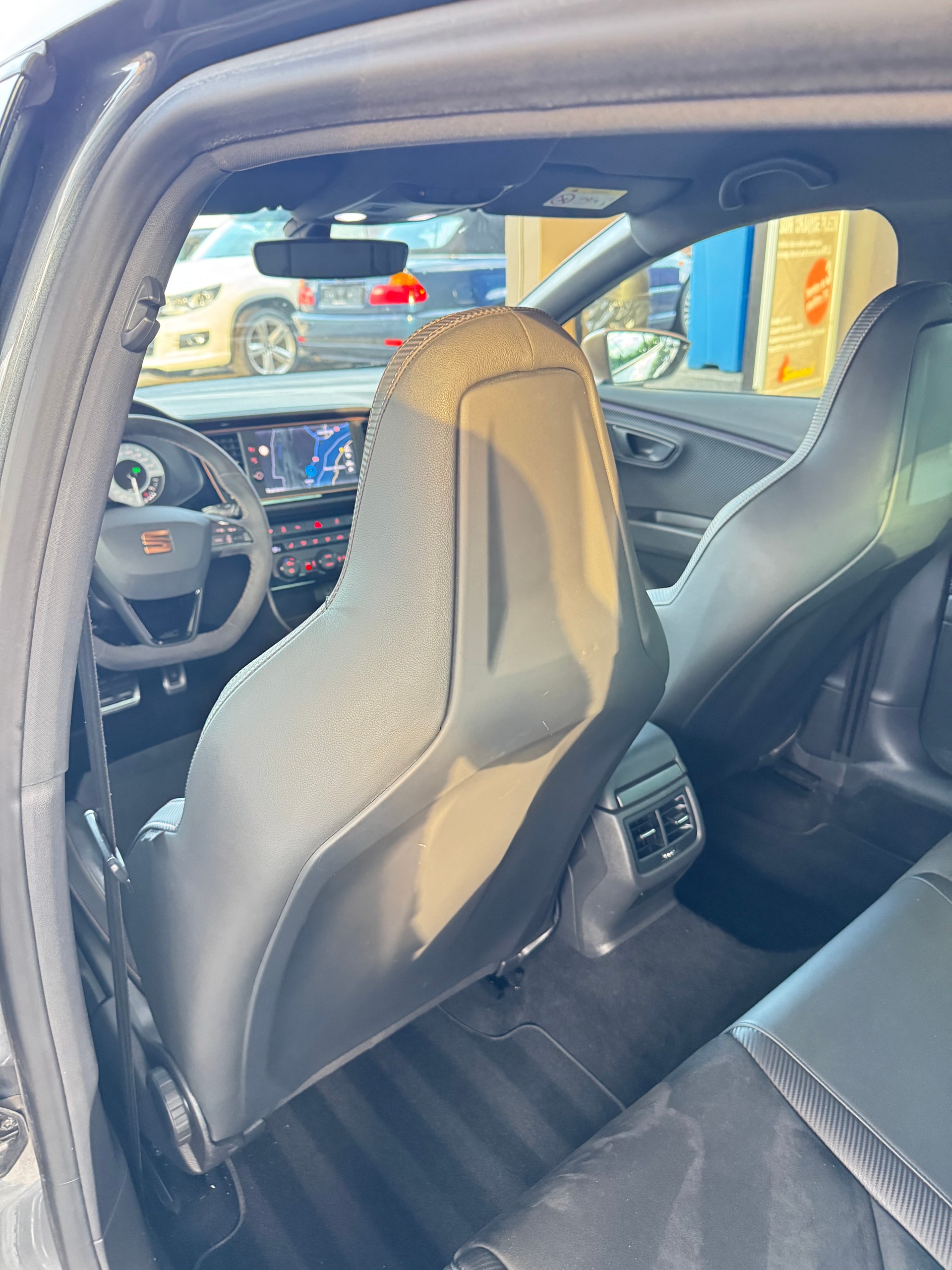 SEAT Leon 2.0 TSI Cupra 300 DSG-image-12