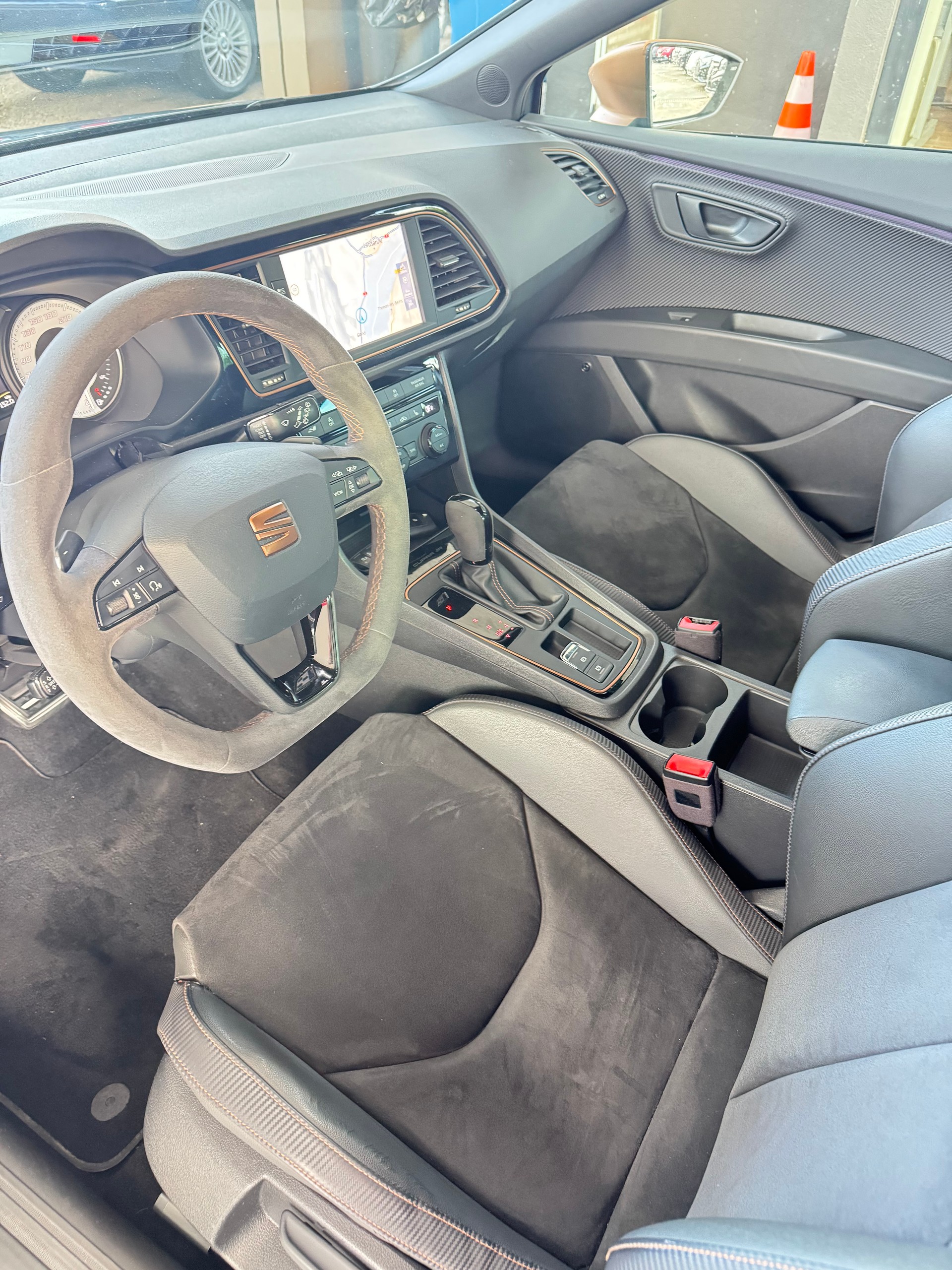 SEAT Leon 2.0 TSI Cupra 300 DSG-image-16