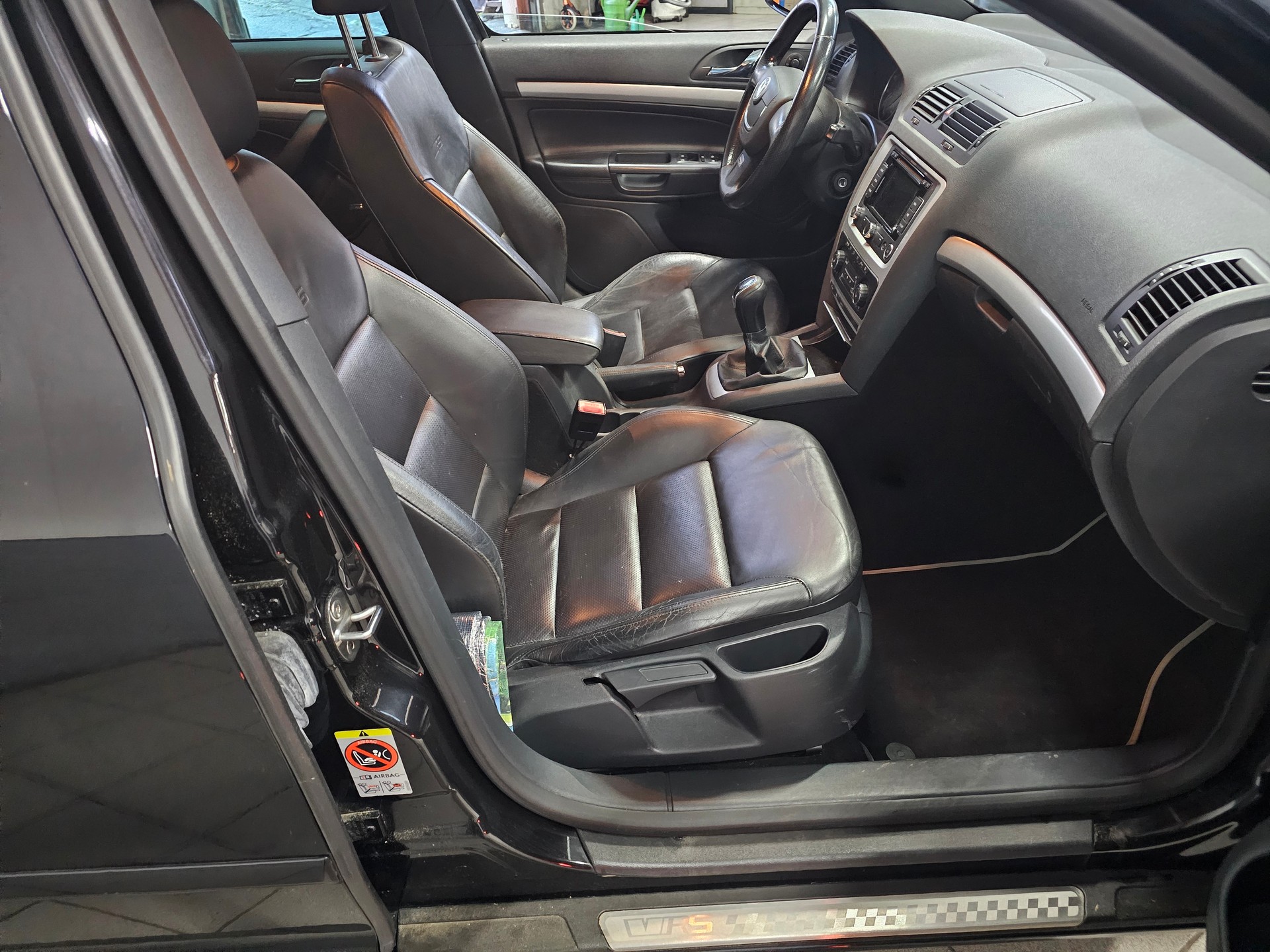 SKODA Octavia Combi 2.0 TSI RS-image-3