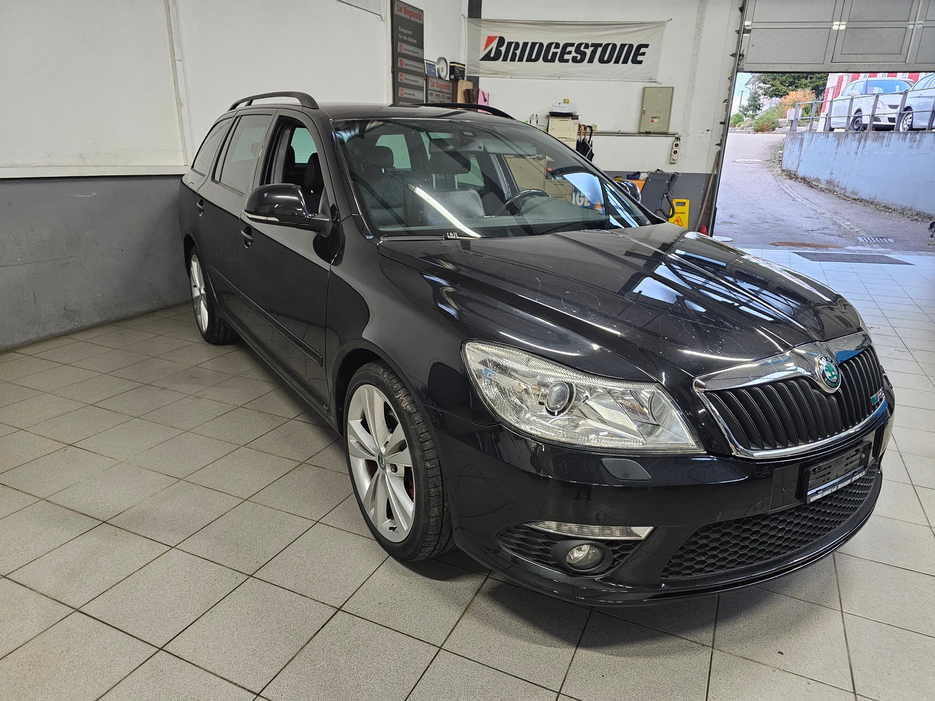 SKODA Octavia Combi 2.0 TSI RS-image-0