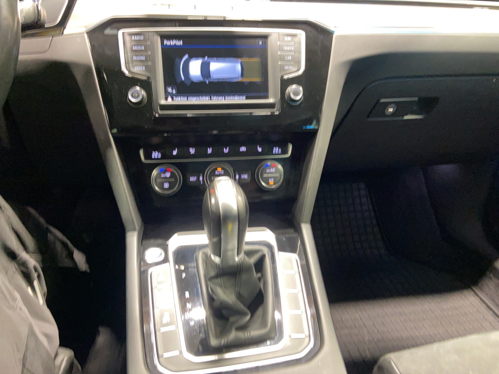 VW Passat Variant 2.0 TSI BMT Highline DSG-image-11