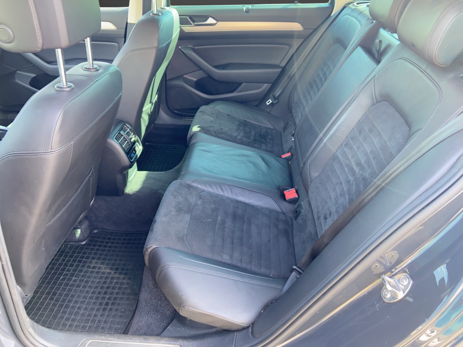 VW Passat Variant 2.0 TSI BMT Highline DSG-image-9