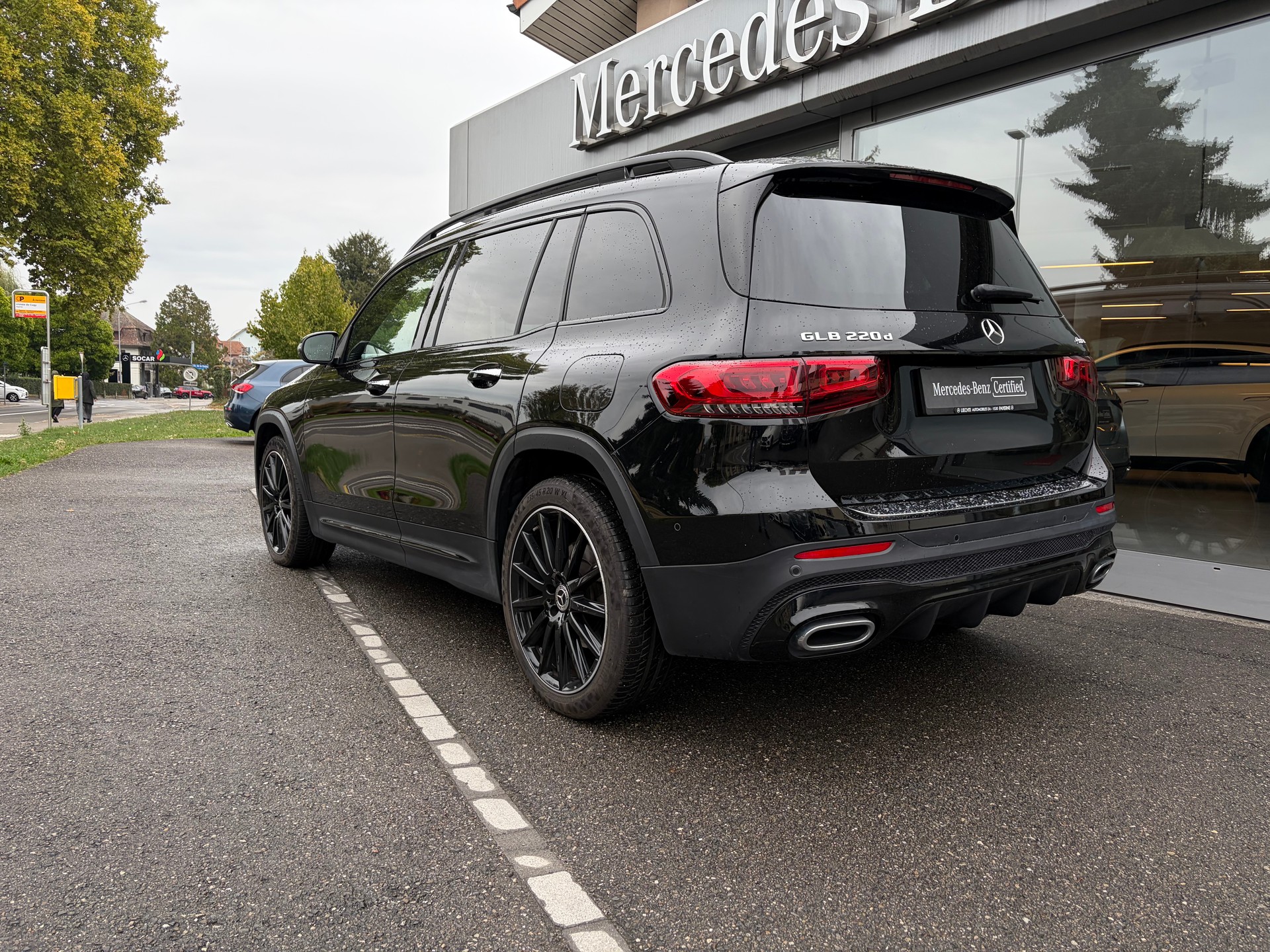 MERCEDES-BENZ GLB 220 d 4Matic AMG Line 8G-Tronic-image-2