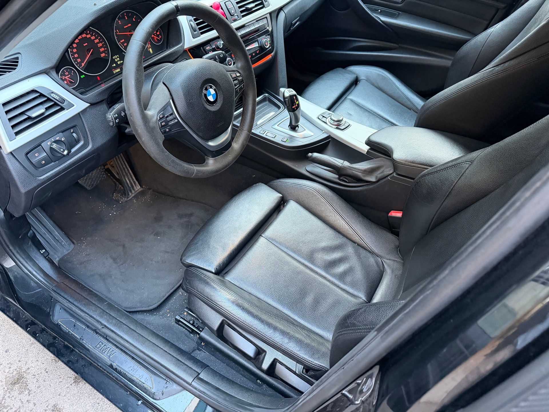 BMW 320d Touring Steptronic-image-7