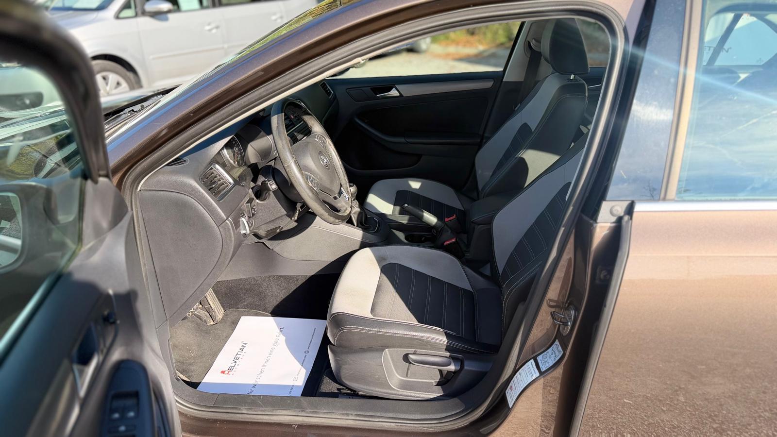 VW Jetta 2.0 TDI Comfortline-image-7