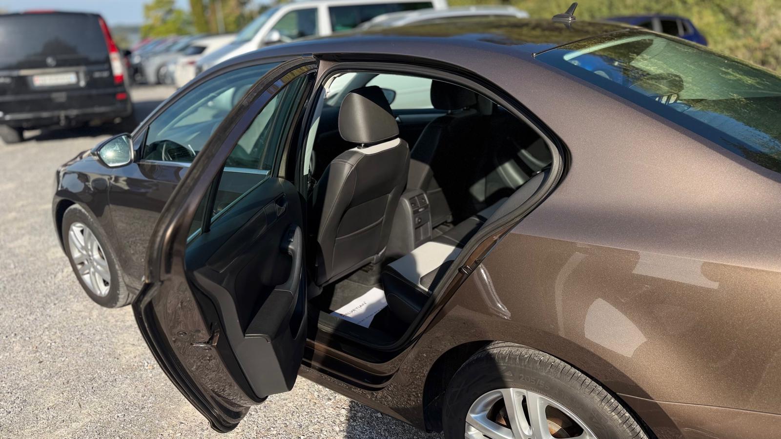 VW Jetta 2.0 TDI Comfortline-image-8