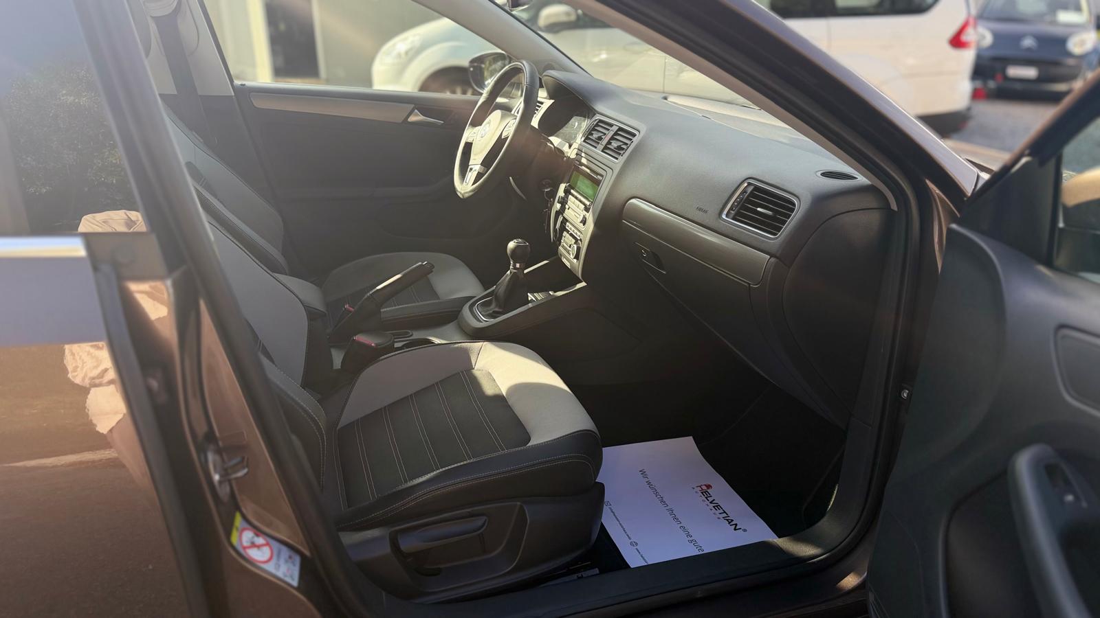 VW Jetta 2.0 TDI Comfortline-image-14